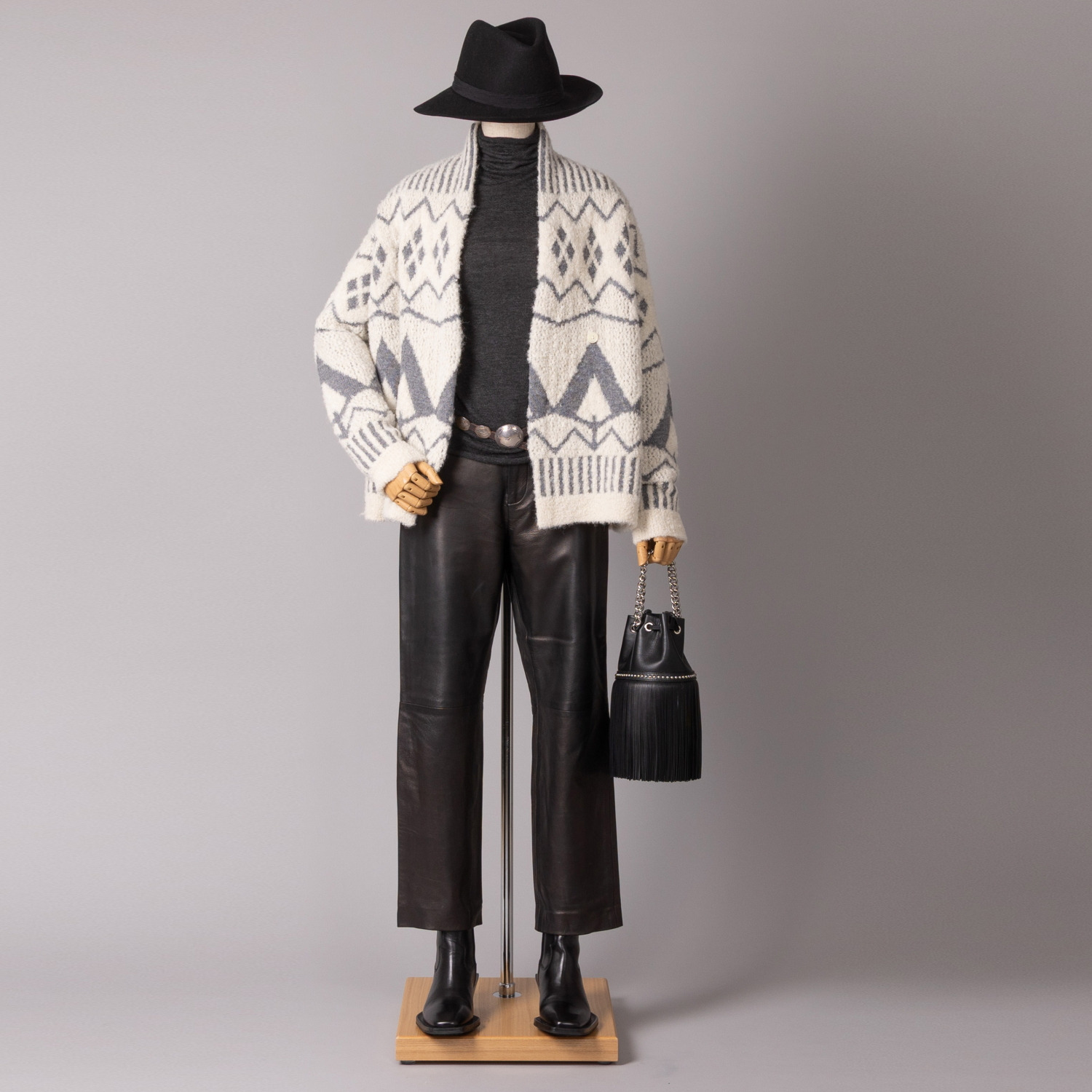 アズイズ　ビーマイセルフ バイ　ネイチャーズ アルパカ混ブークレ ジャガードカーディガン