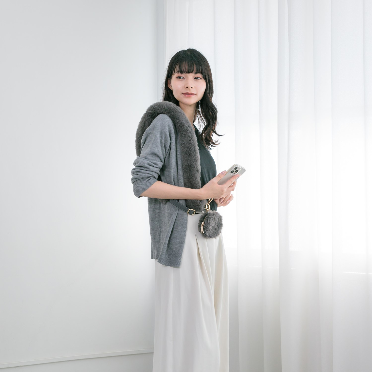 エイディア バッグやスマホが大変身！ 長さ調節ができる ポーチ付 エコファー ショルダーストラップ