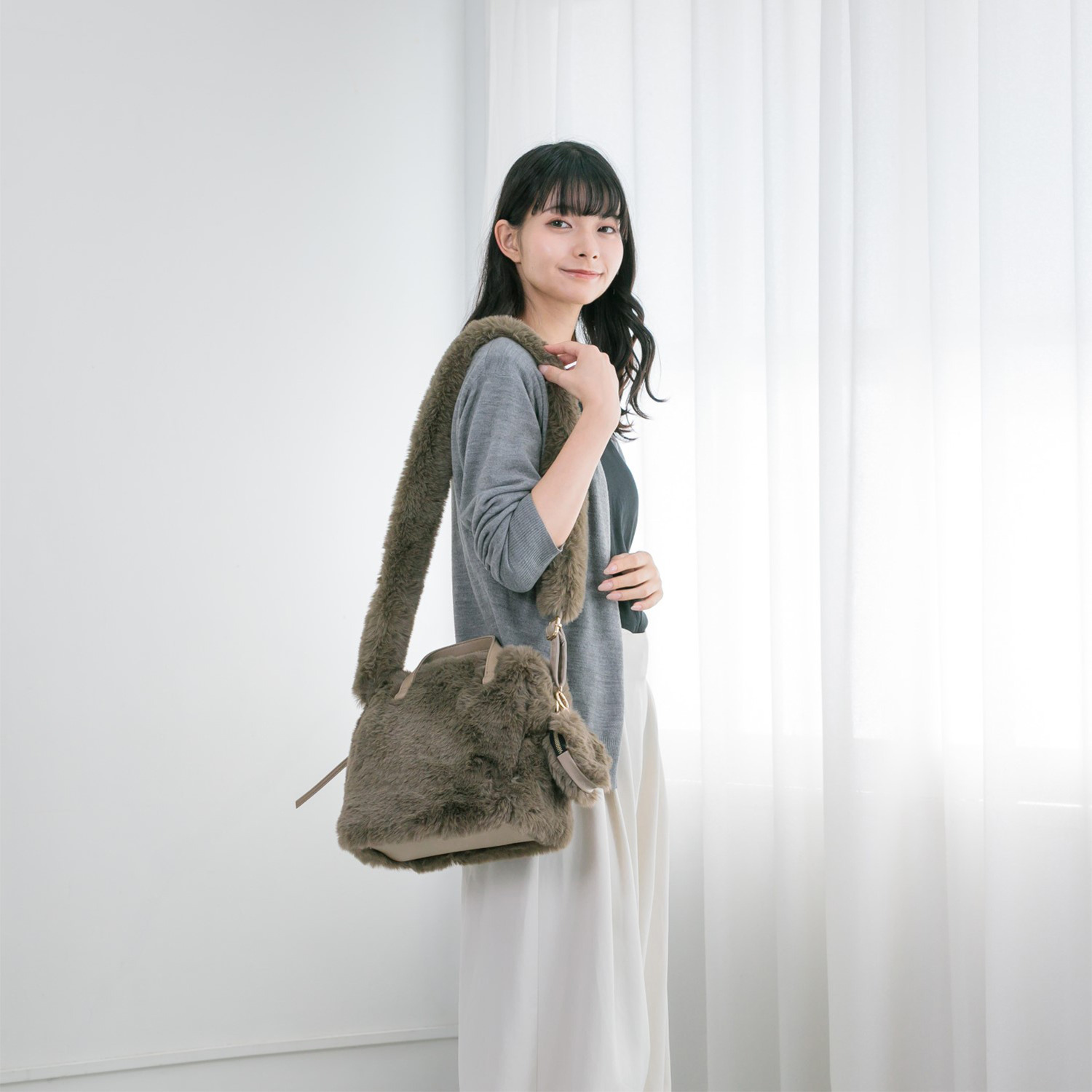 エイディア 毛並みふわふわ フェイクファー ２ウェイバッグ
