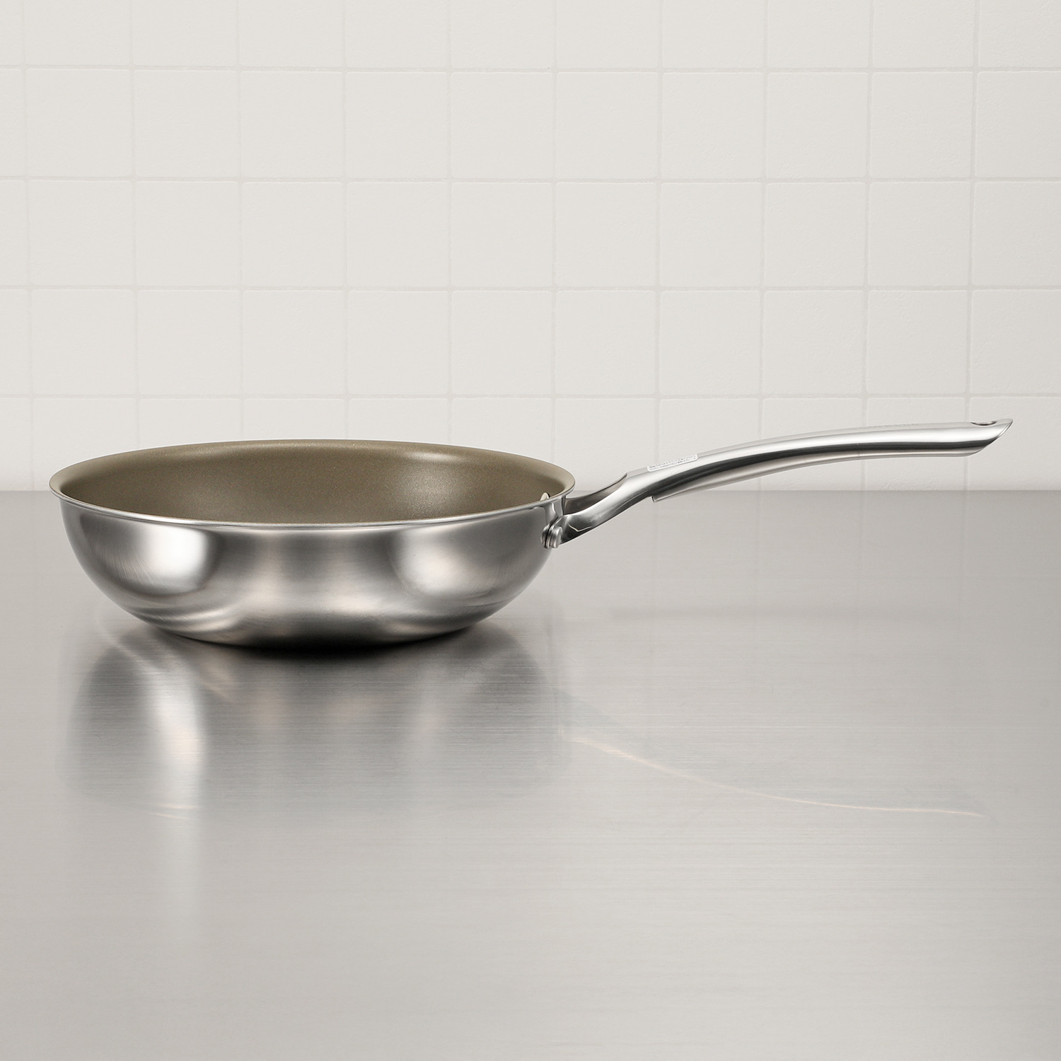 コーティング剤不使用の 革新的な次世代フライパン コレール ウォックパン 蓋付セット ＜２４ｃｍ＞