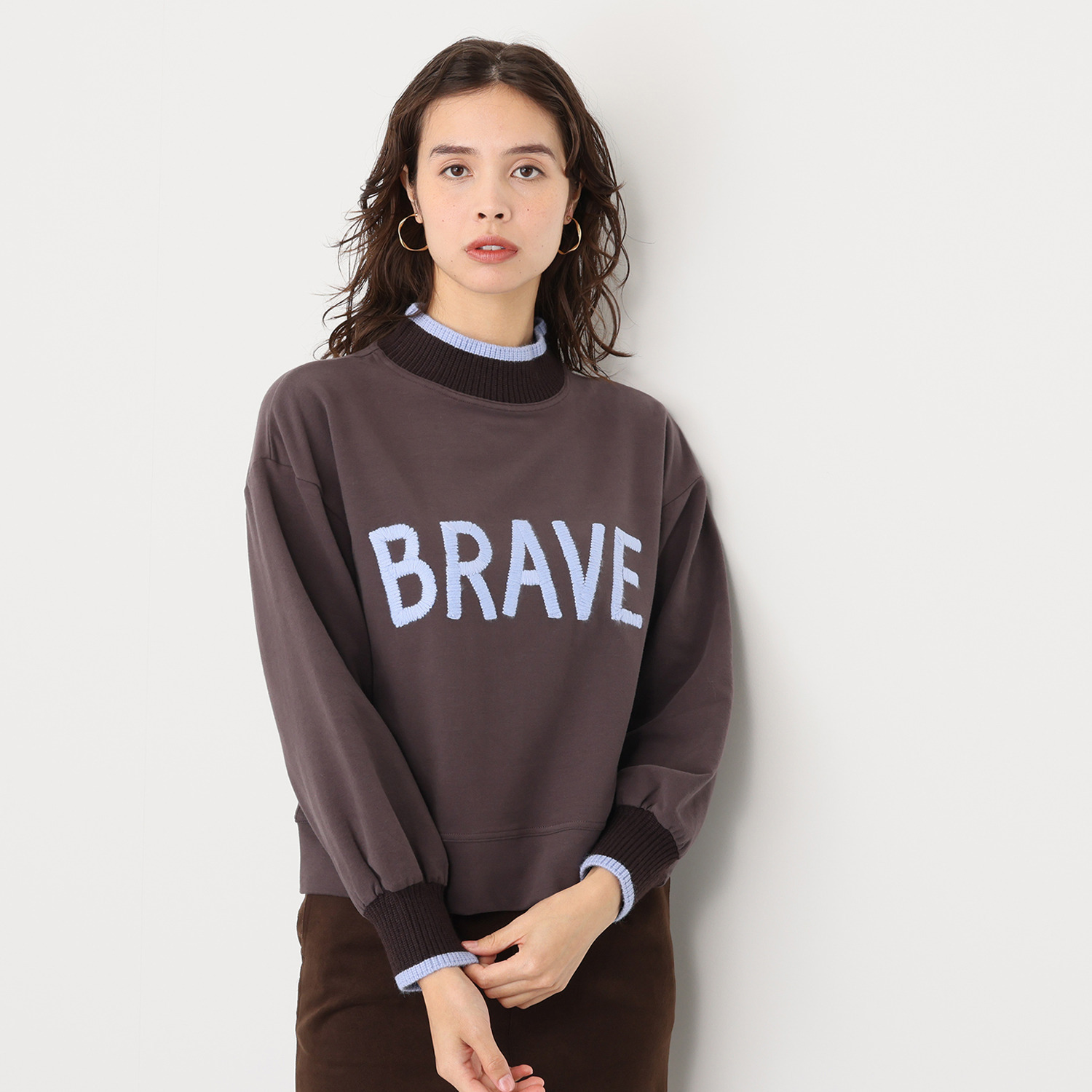 スタイル・ラヴィー ステッチ刺しゅう アクセント ハイネックプルオーバー