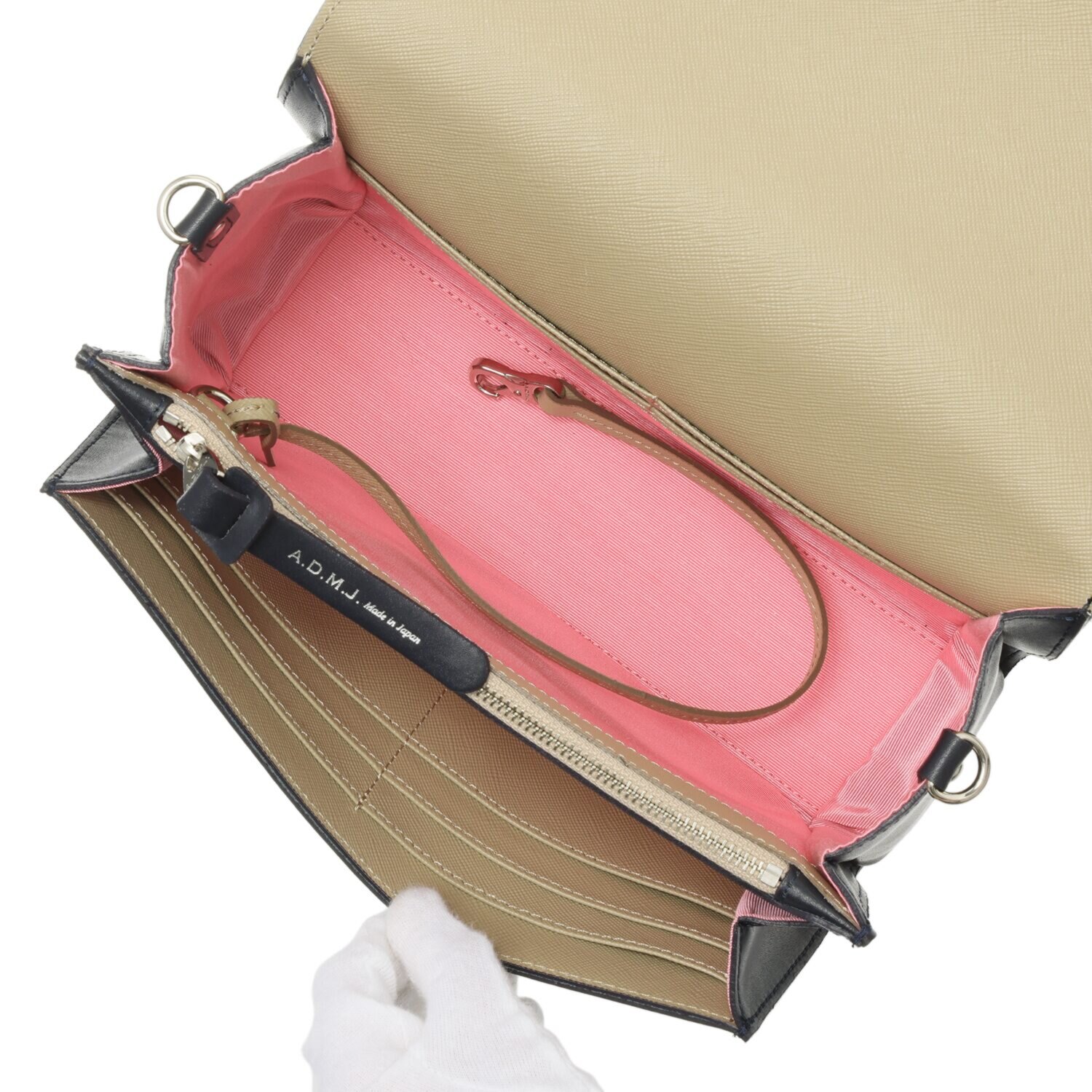 エーディーエムジェイ はっ水 イタリアンレザー ターンロック ショルダーバッグ