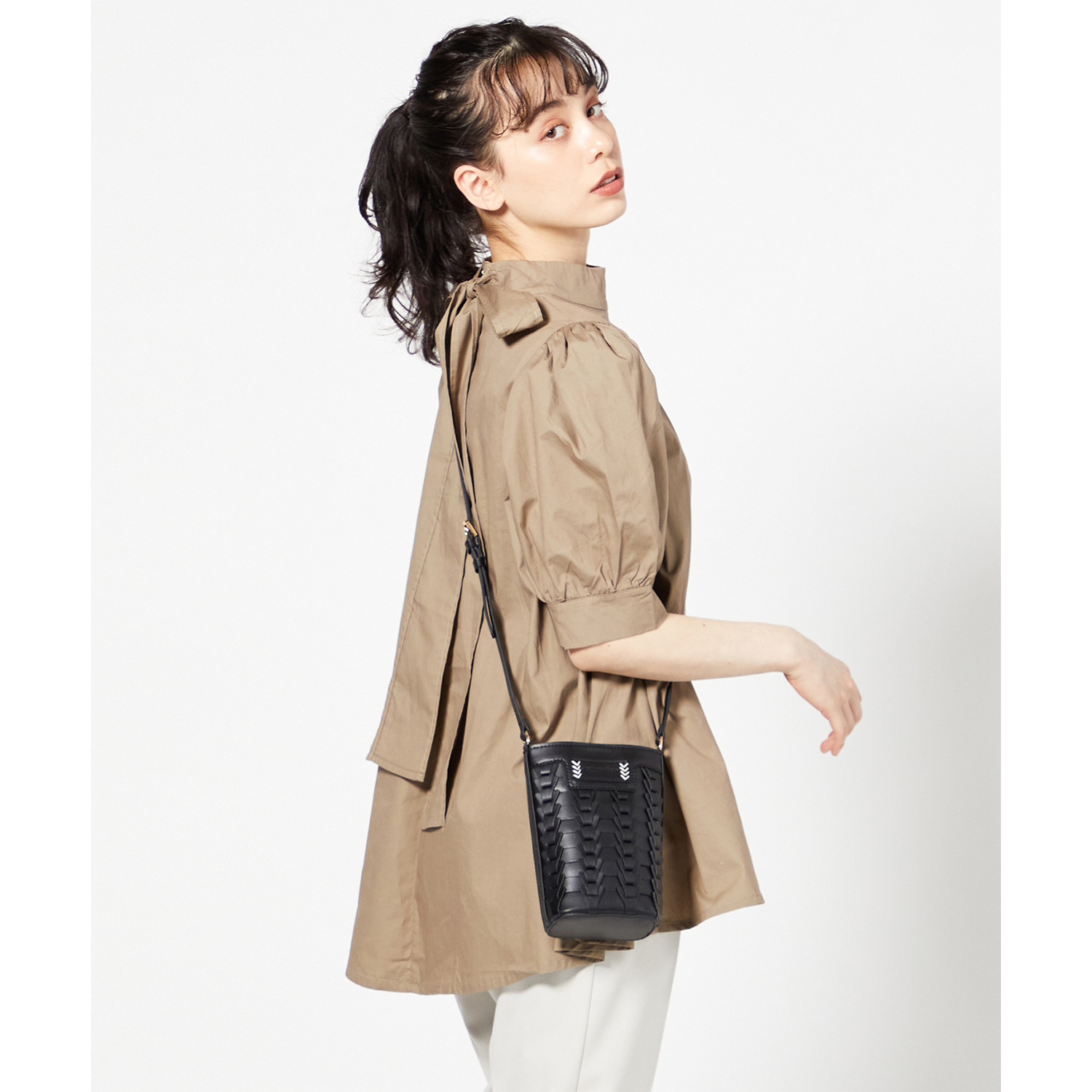 ヴィーガンヴュー Ｖメッシュ バケツ型 スマホポシェット