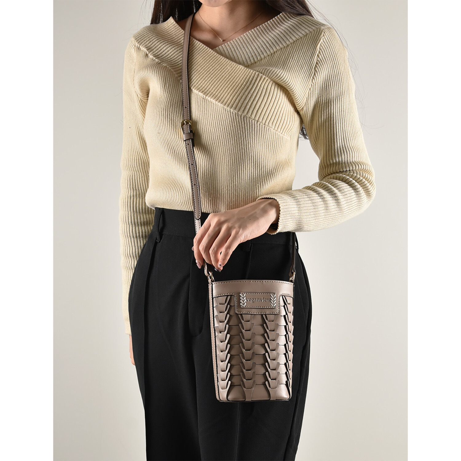 ヴィーガンヴュー Ｖメッシュ バケツ型 スマホポシェット