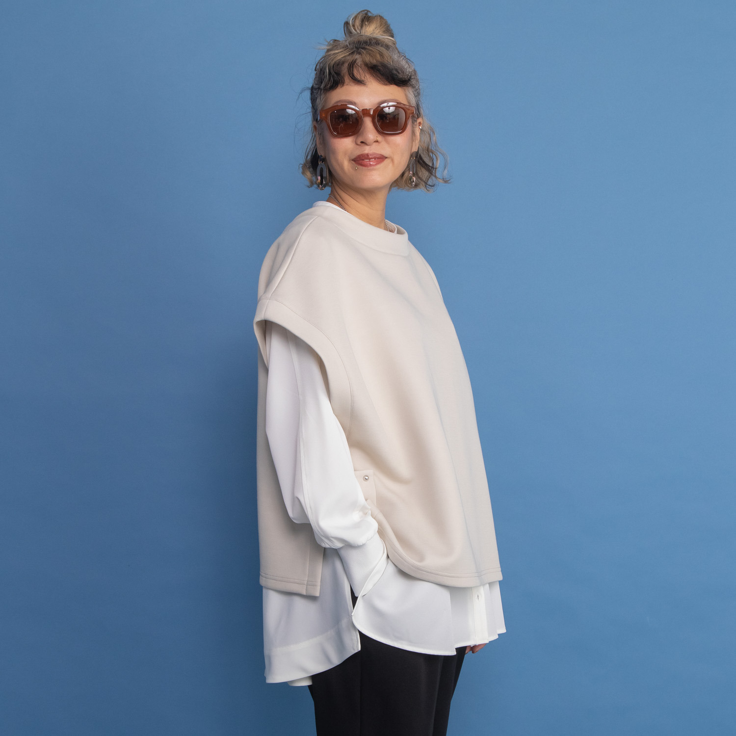 ヨーコモリモト スタッズアクセント ２ウェイデザイン プルオーバーベスト