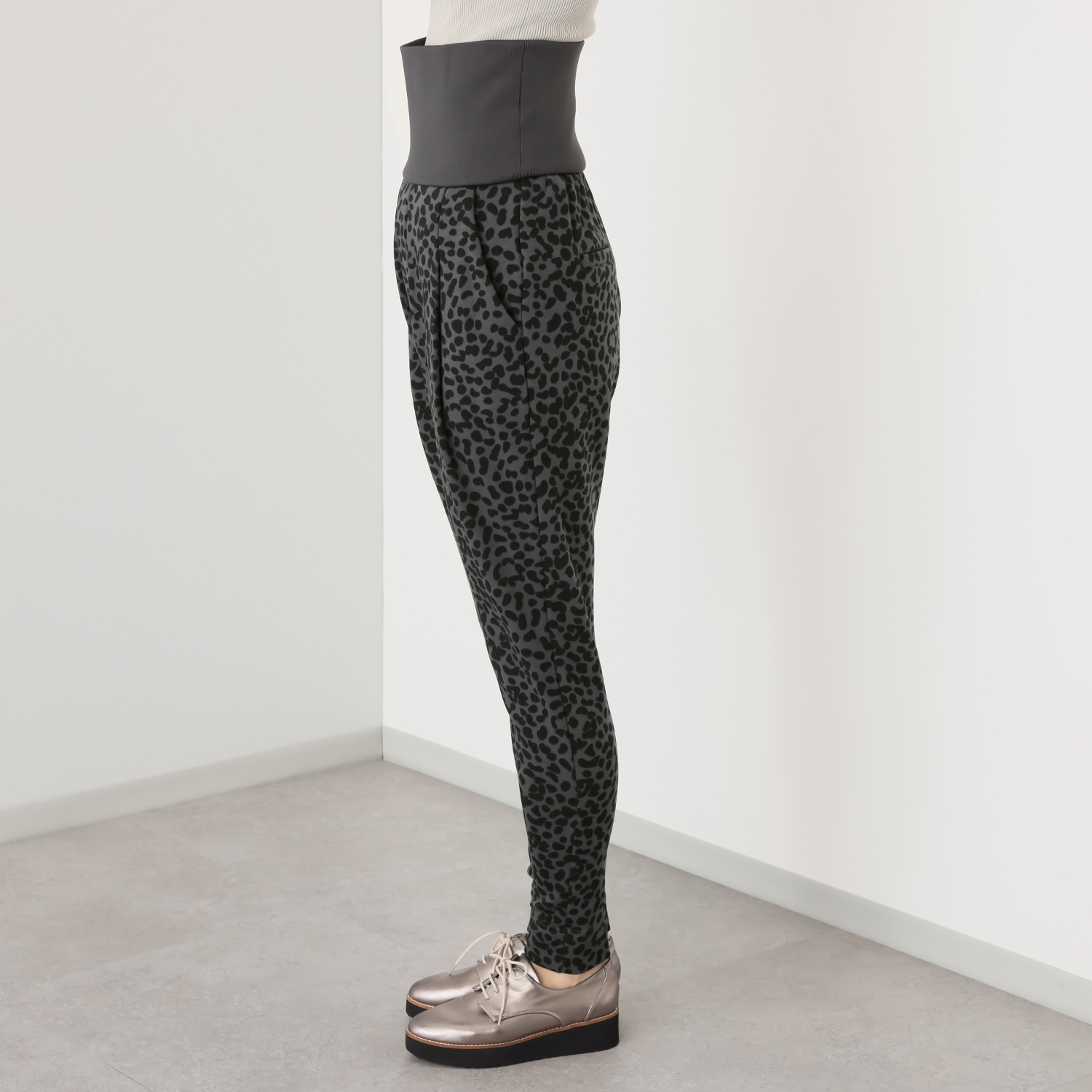 ヨーコモリモト 極上のはき心地 スタイルアップ ジョッパーズパンツ