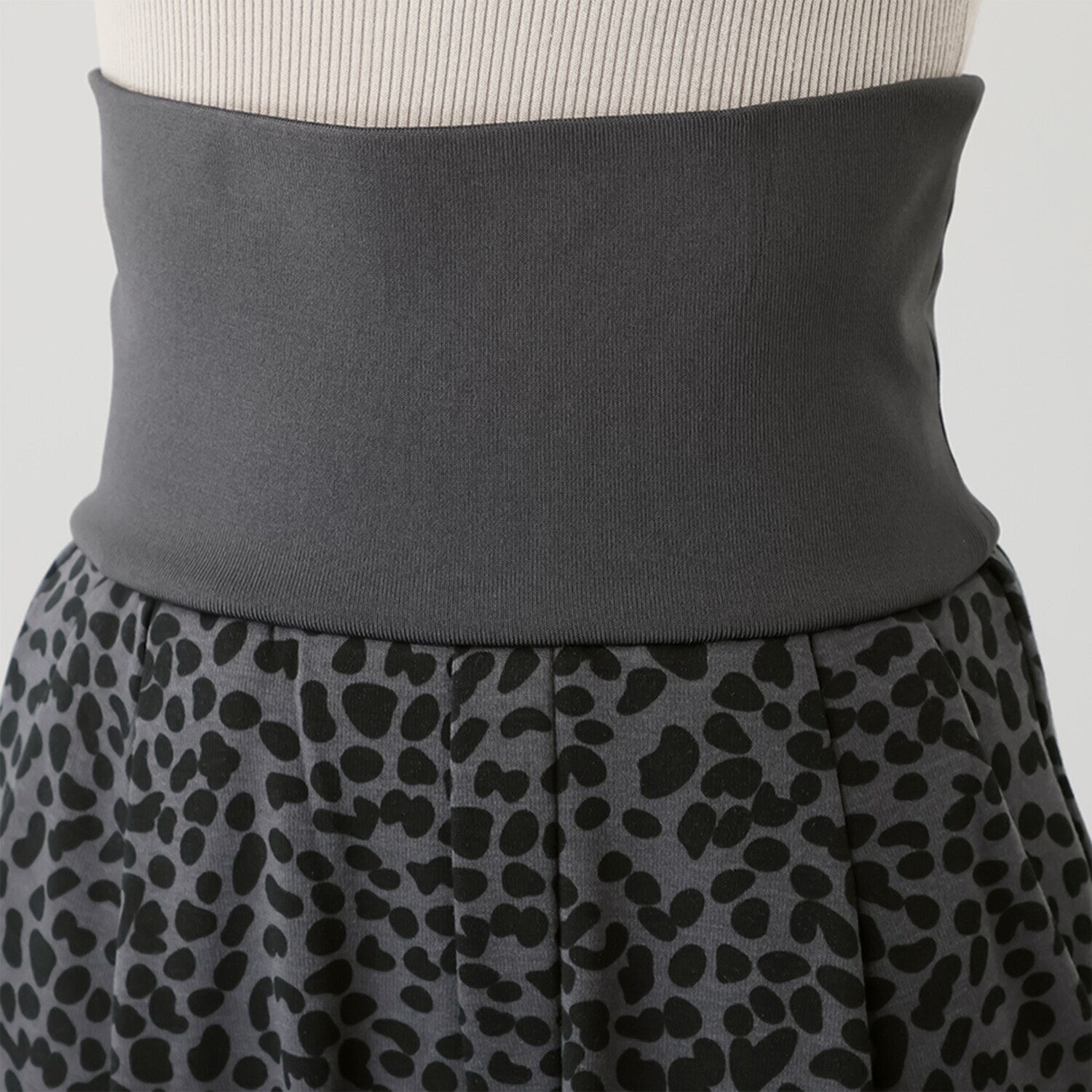 ヨーコモリモト 極上のはき心地 スタイルアップ ジョッパーズパンツ