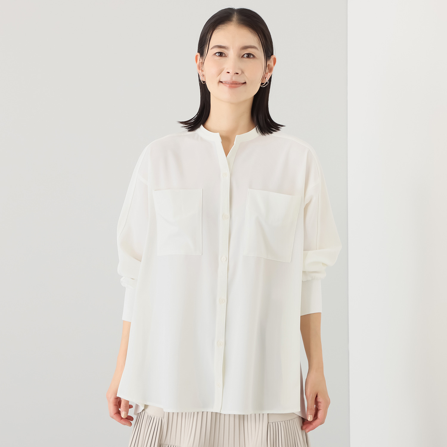 ヨーコモリモト スタイリッシュに フェミニンを装う デザインブラウス