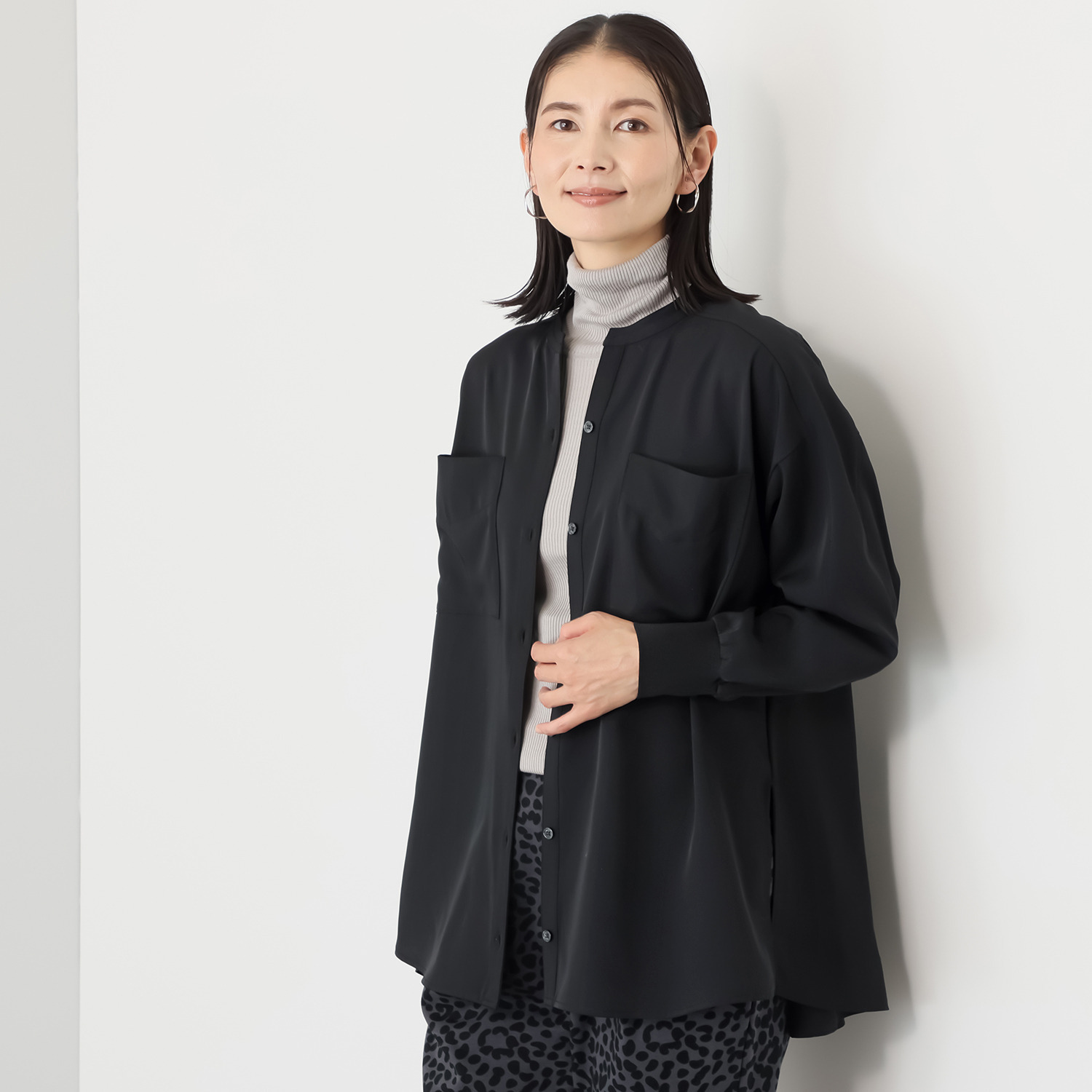 ヨーコモリモト スタイリッシュに フェミニンを装う デザインブラウス