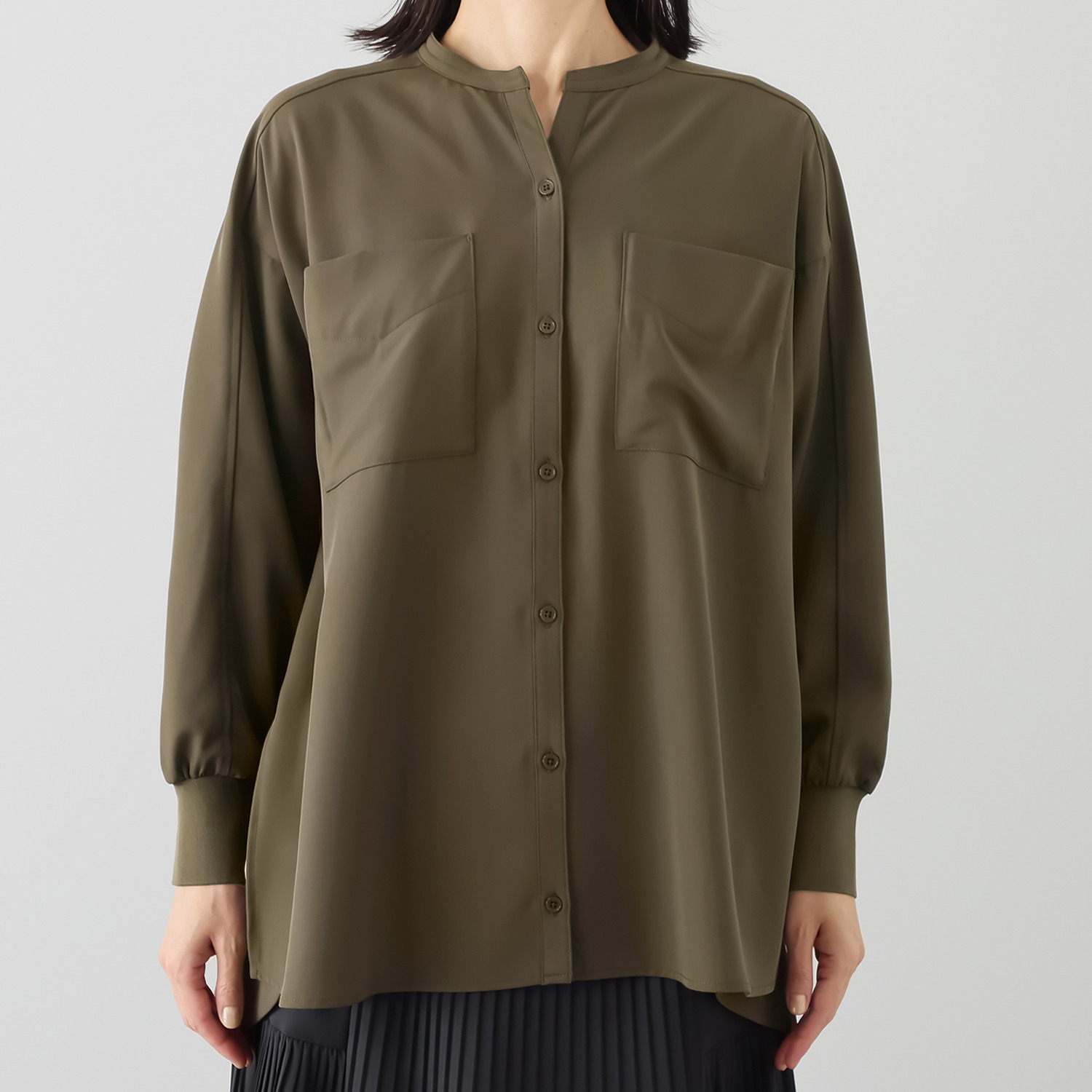 ヨーコモリモト スタイリッシュに フェミニンを装う デザインブラウス