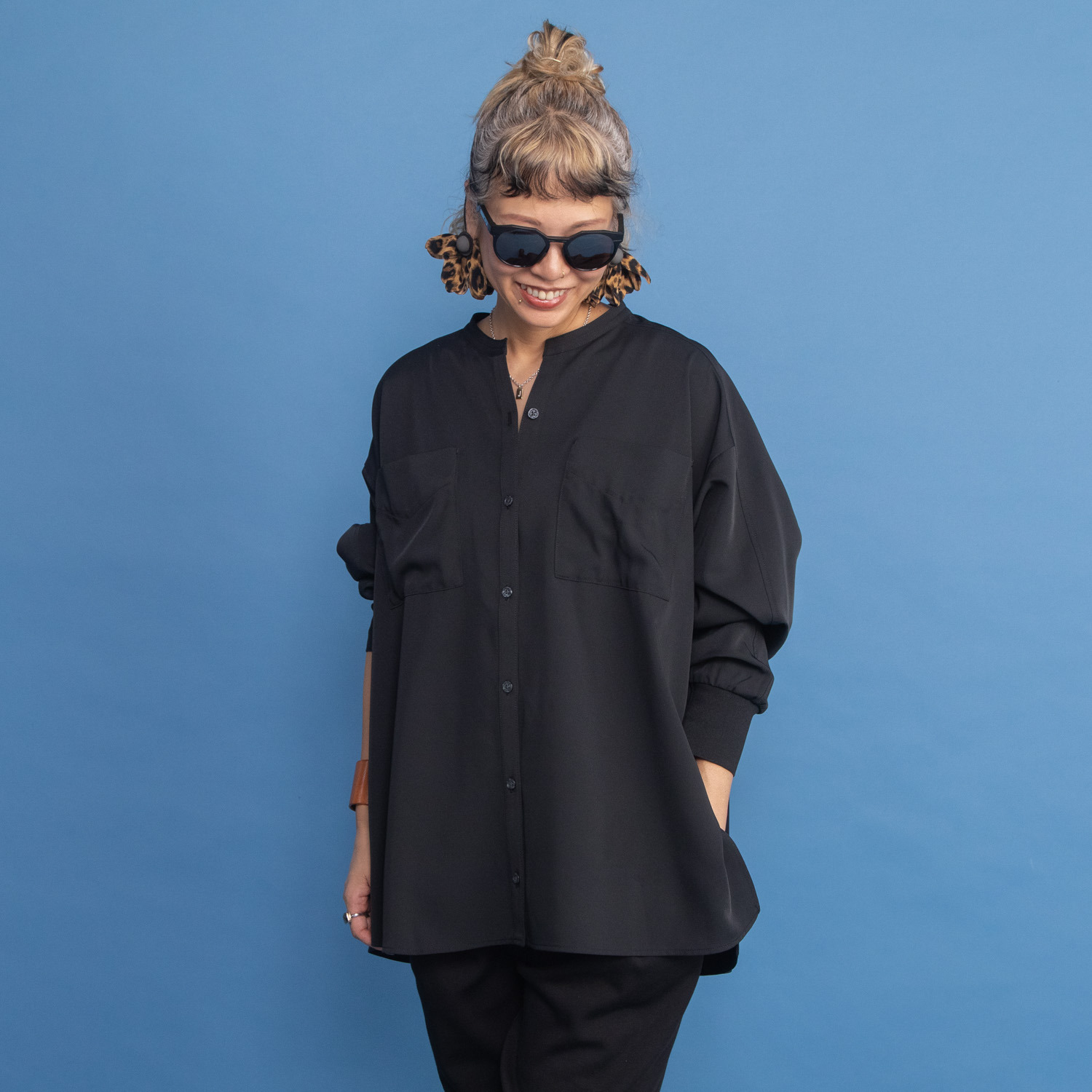 ヨーコモリモト スタイリッシュに フェミニンを装う デザインブラウス