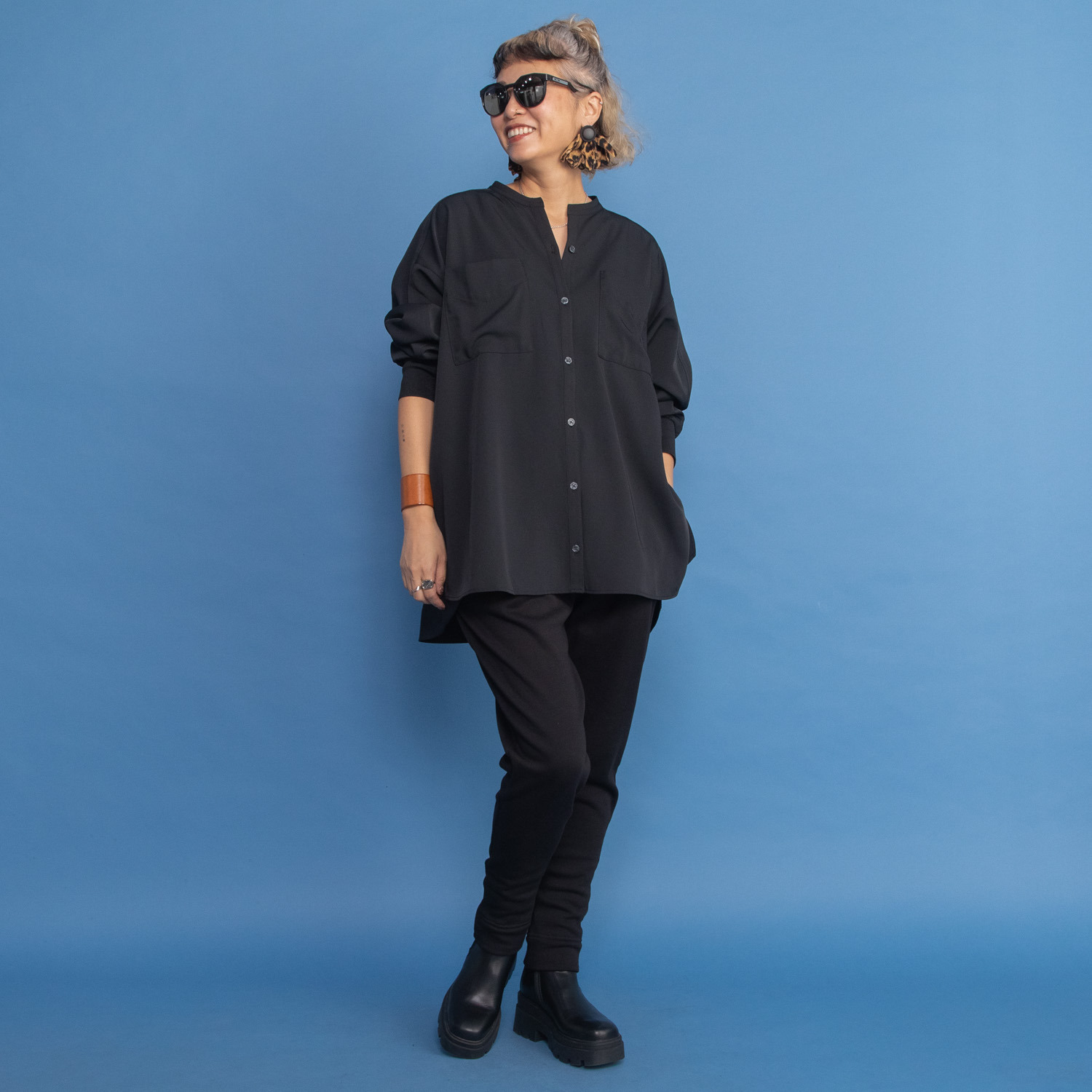 ヨーコモリモト スタイリッシュに フェミニンを装う デザインブラウス