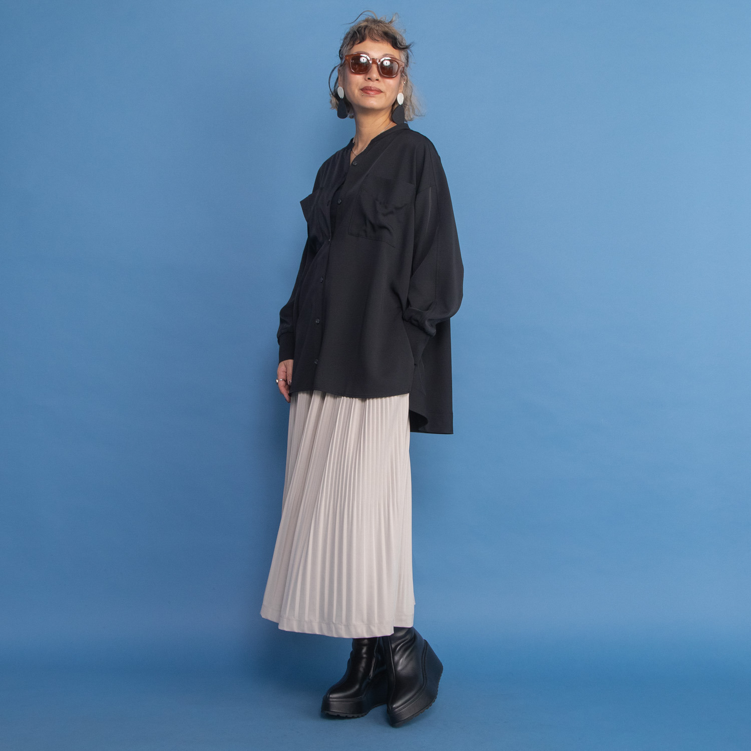 ヨーコモリモト スタイリッシュに フェミニンを装う デザインブラウス