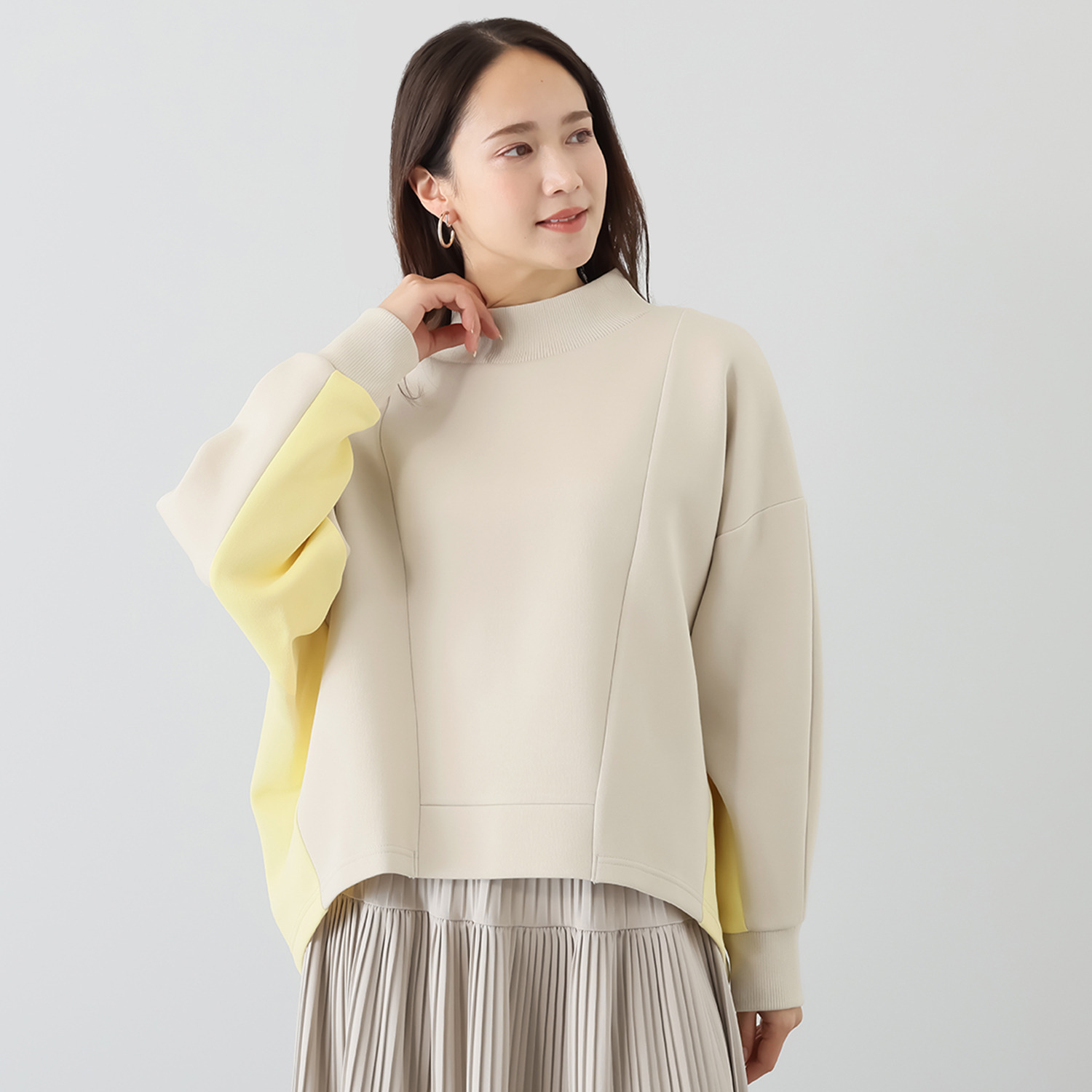 ヨーコモリモト モードを日常に取り入れる バイカラーデザイン ハイネックプルオーバー