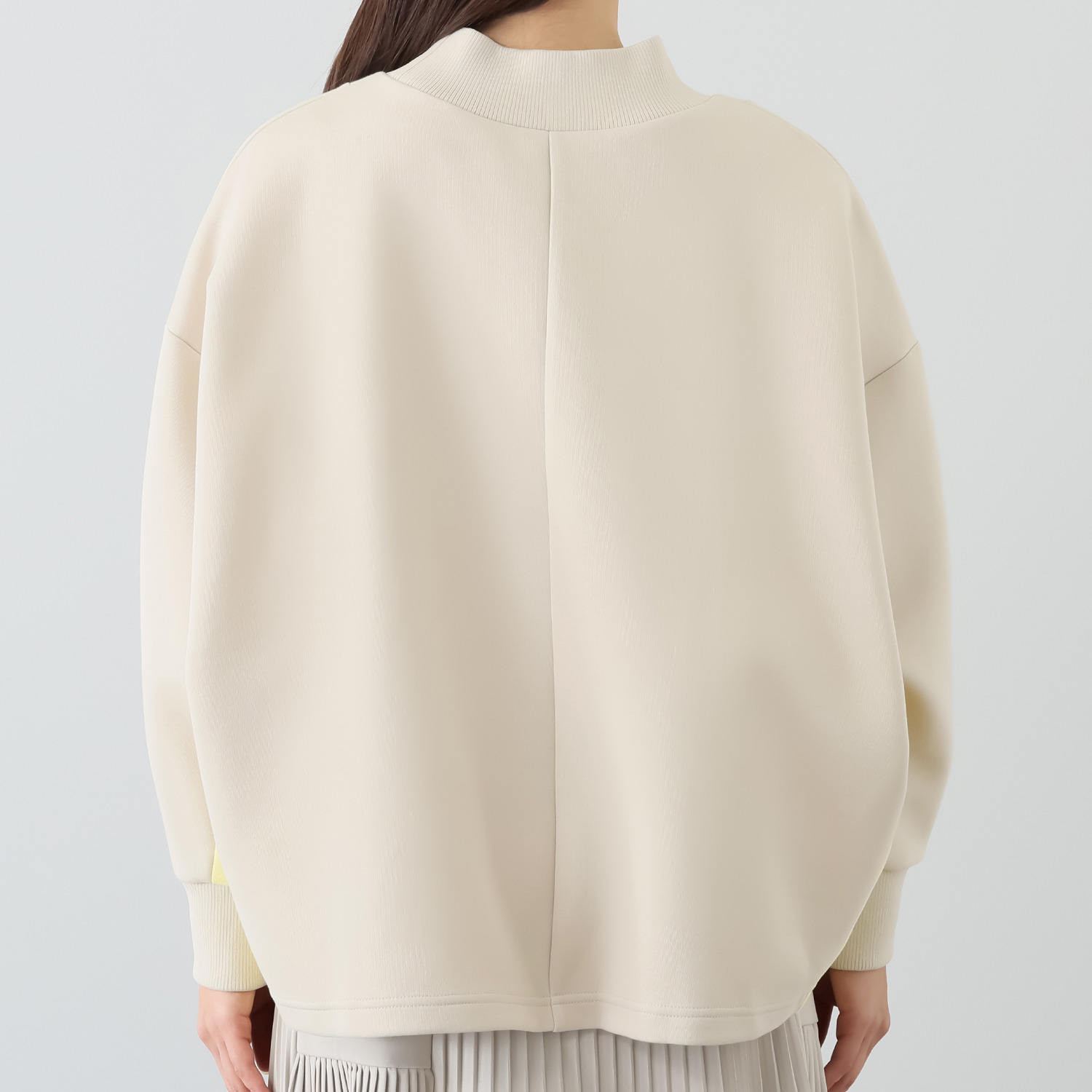 ヨーコモリモト モードを日常に取り入れる バイカラーデザイン ハイネックプルオーバー