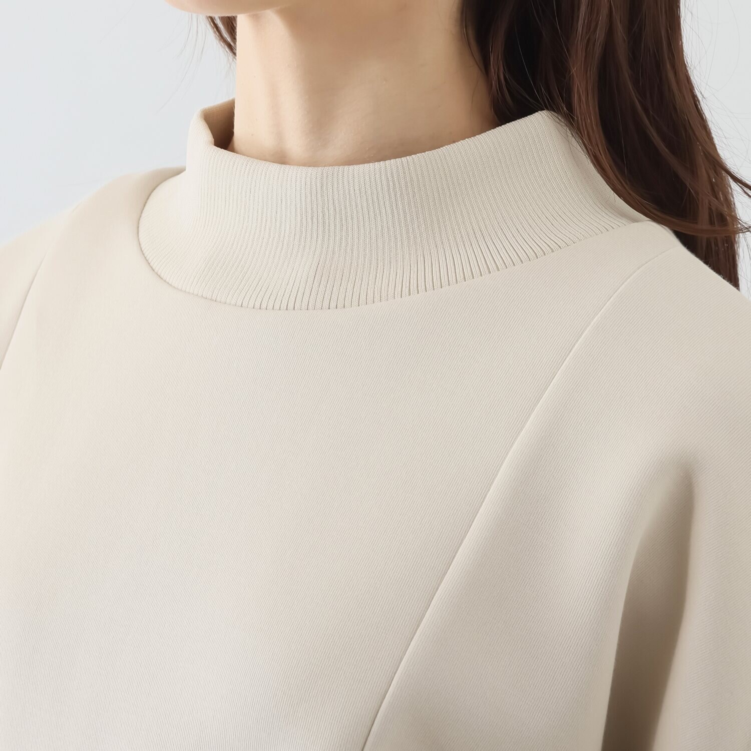 ヨーコモリモト モードを日常に取り入れる バイカラーデザイン ハイネックプルオーバー