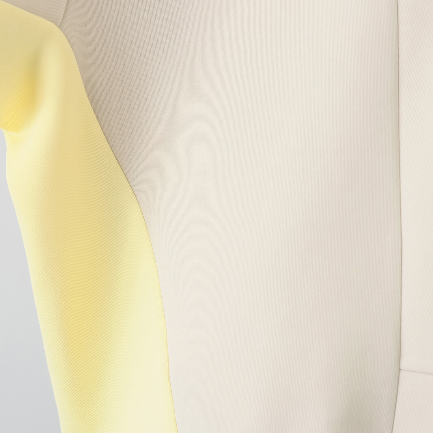 ヨーコモリモト モードを日常に取り入れる バイカラーデザイン ハイネックプルオーバー