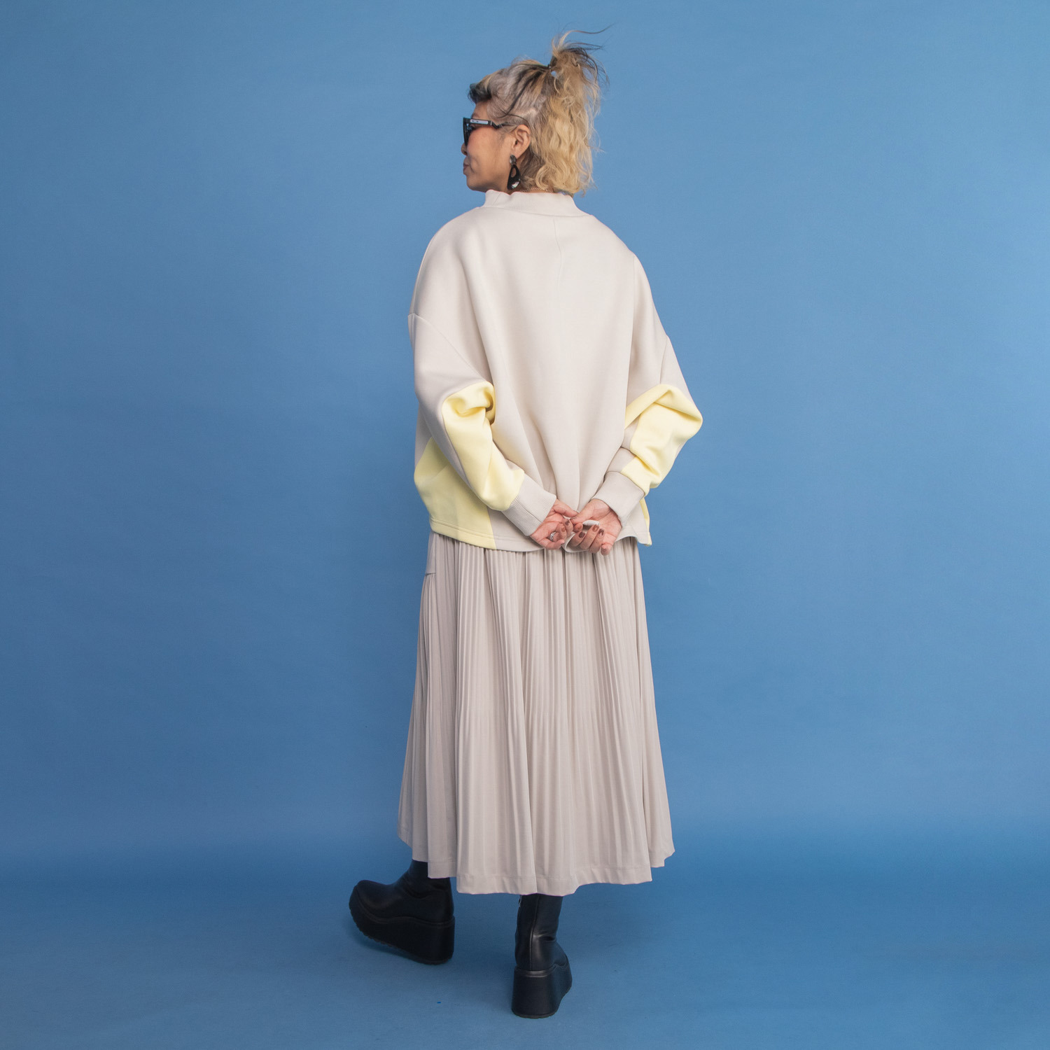 ヨーコモリモト モードを日常に取り入れる バイカラーデザイン ハイネックプルオーバー