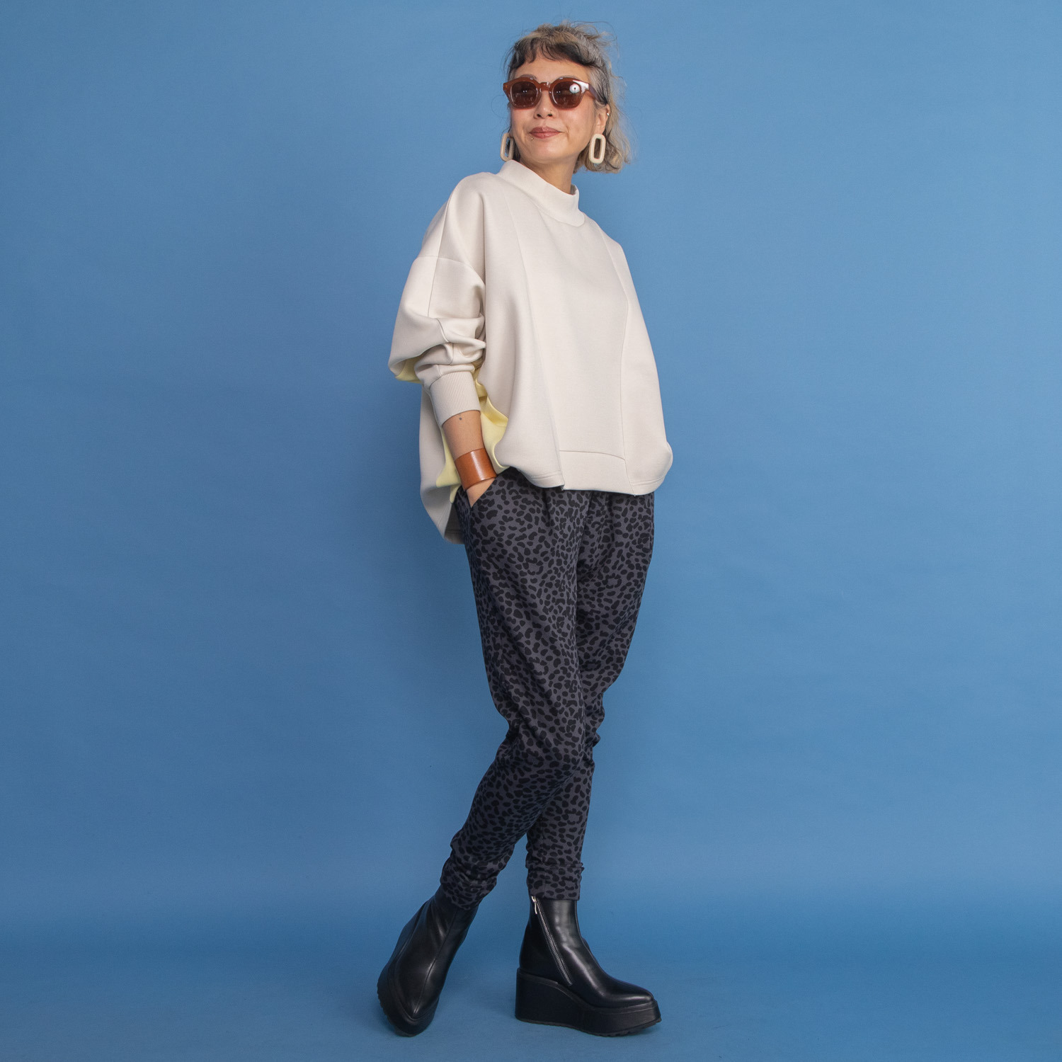 ヨーコモリモト モードを日常に取り入れる バイカラーデザイン ハイネックプルオーバー