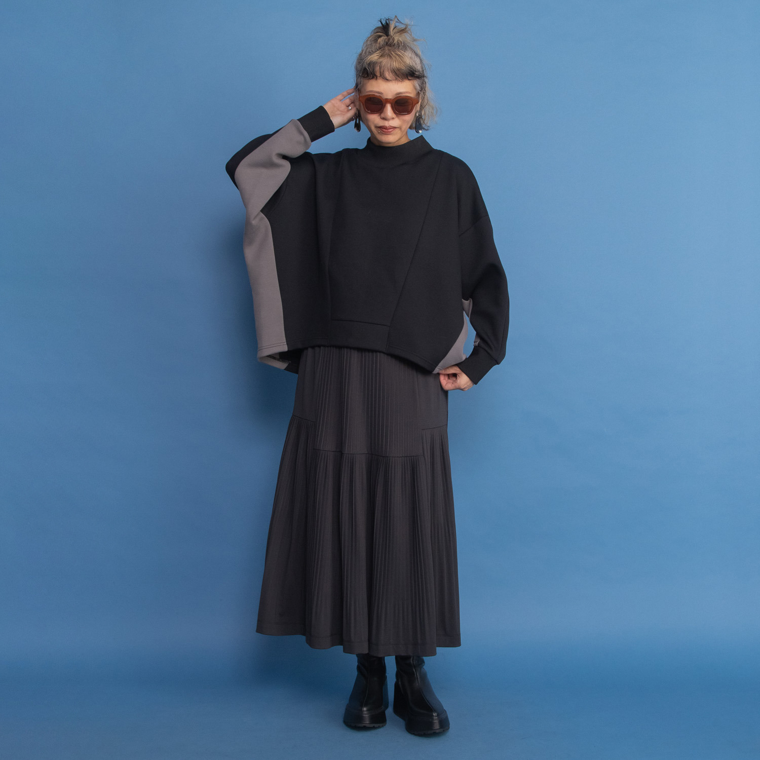 ヨーコモリモト モードを日常に取り入れる バイカラーデザイン ハイネックプルオーバー