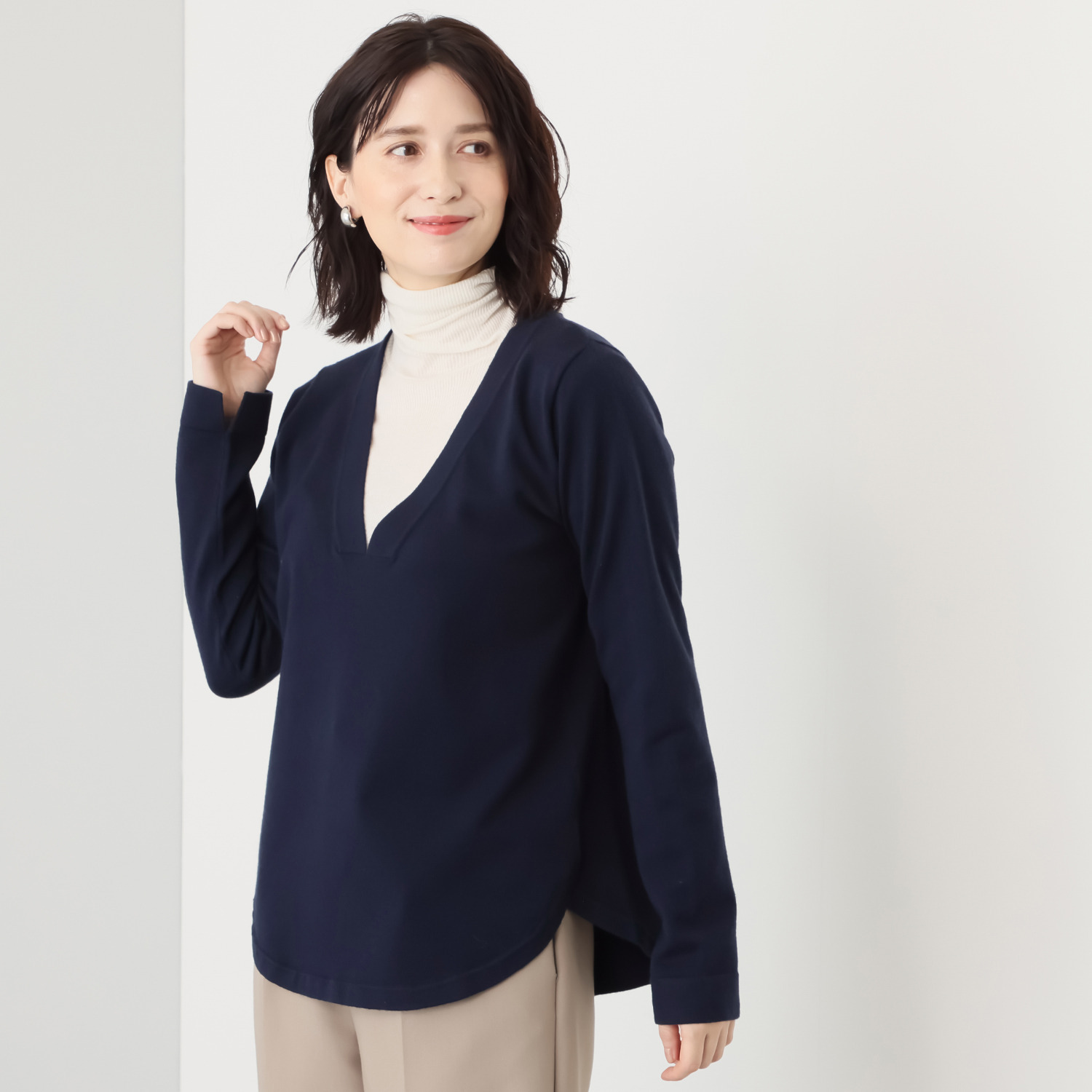 バーチ　ドゥエ 快適着心地！ 深Ｖネック シャツテール ニットプルオーバー