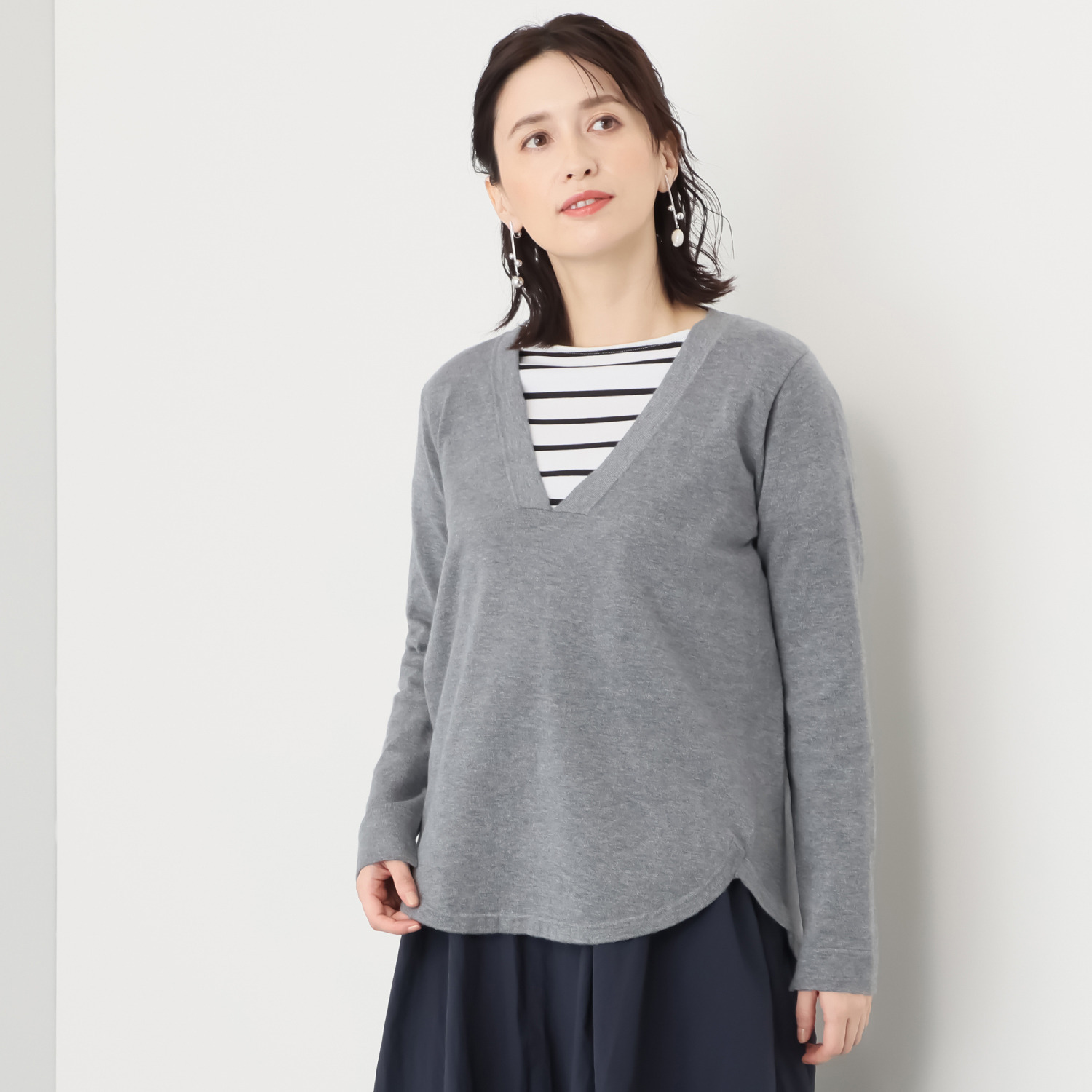 バーチ　ドゥエ 快適着心地！ 深Ｖネック シャツテール ニットプルオーバー