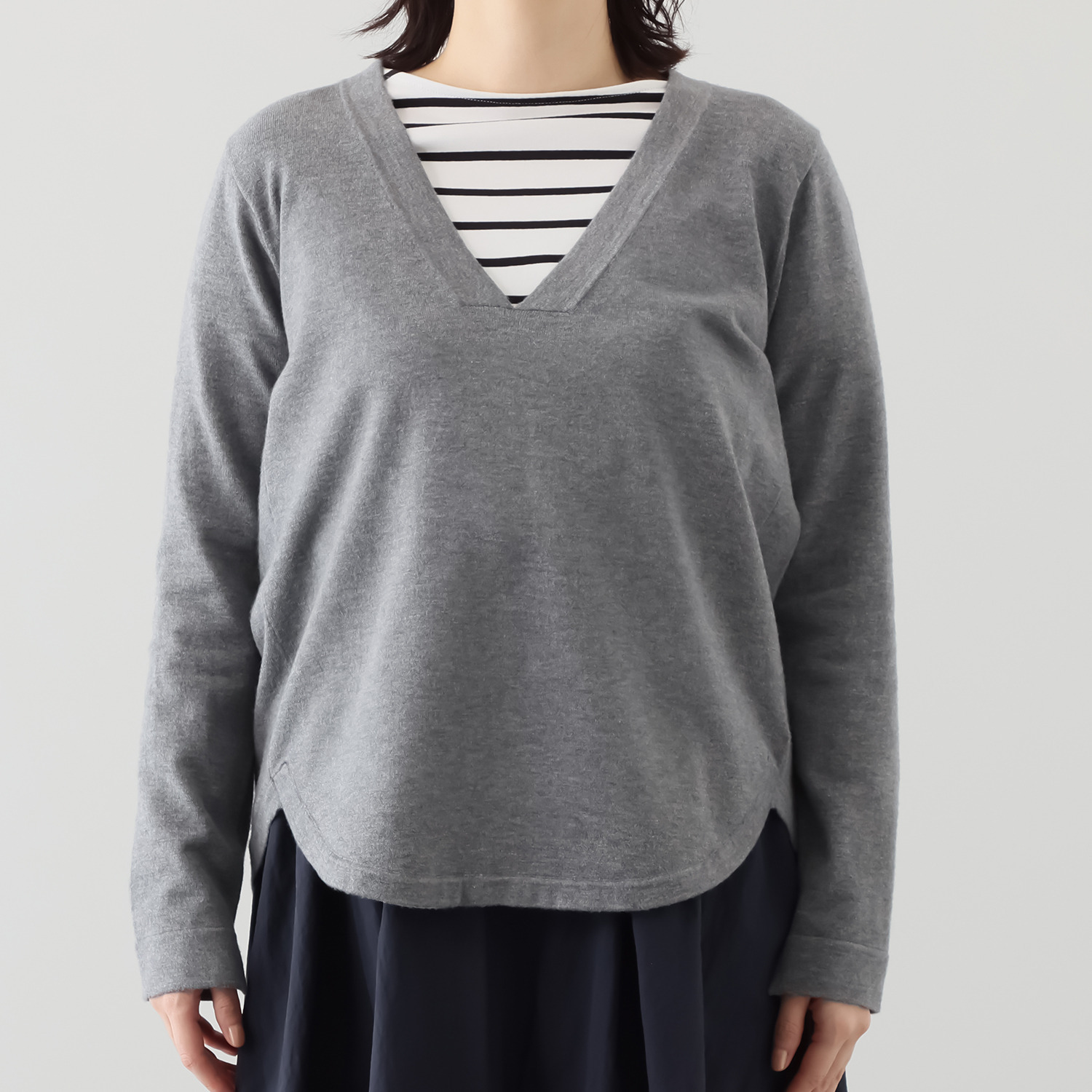 バーチ　ドゥエ 快適着心地！ 深Ｖネック シャツテール ニットプルオーバー