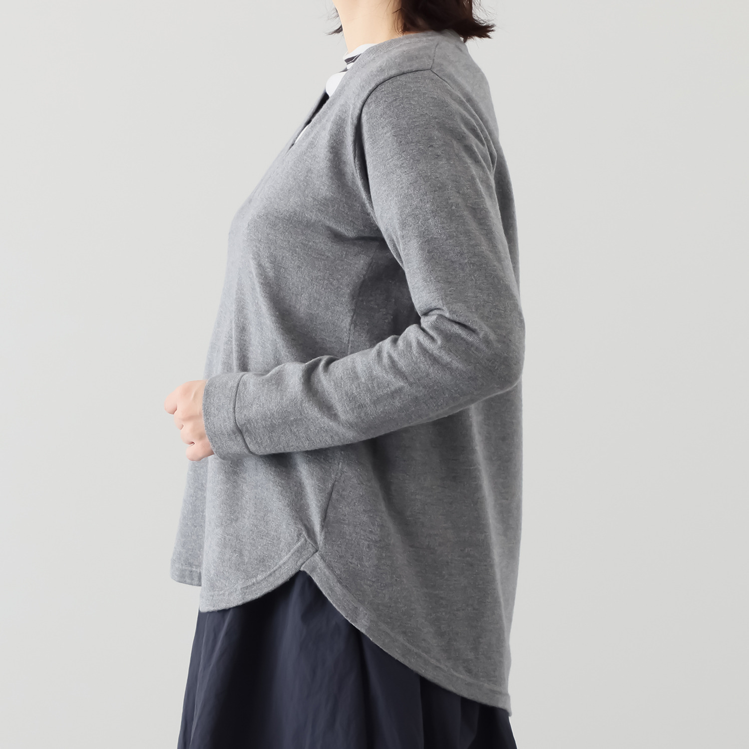 バーチ　ドゥエ 快適着心地！ 深Ｖネック シャツテール ニットプルオーバー