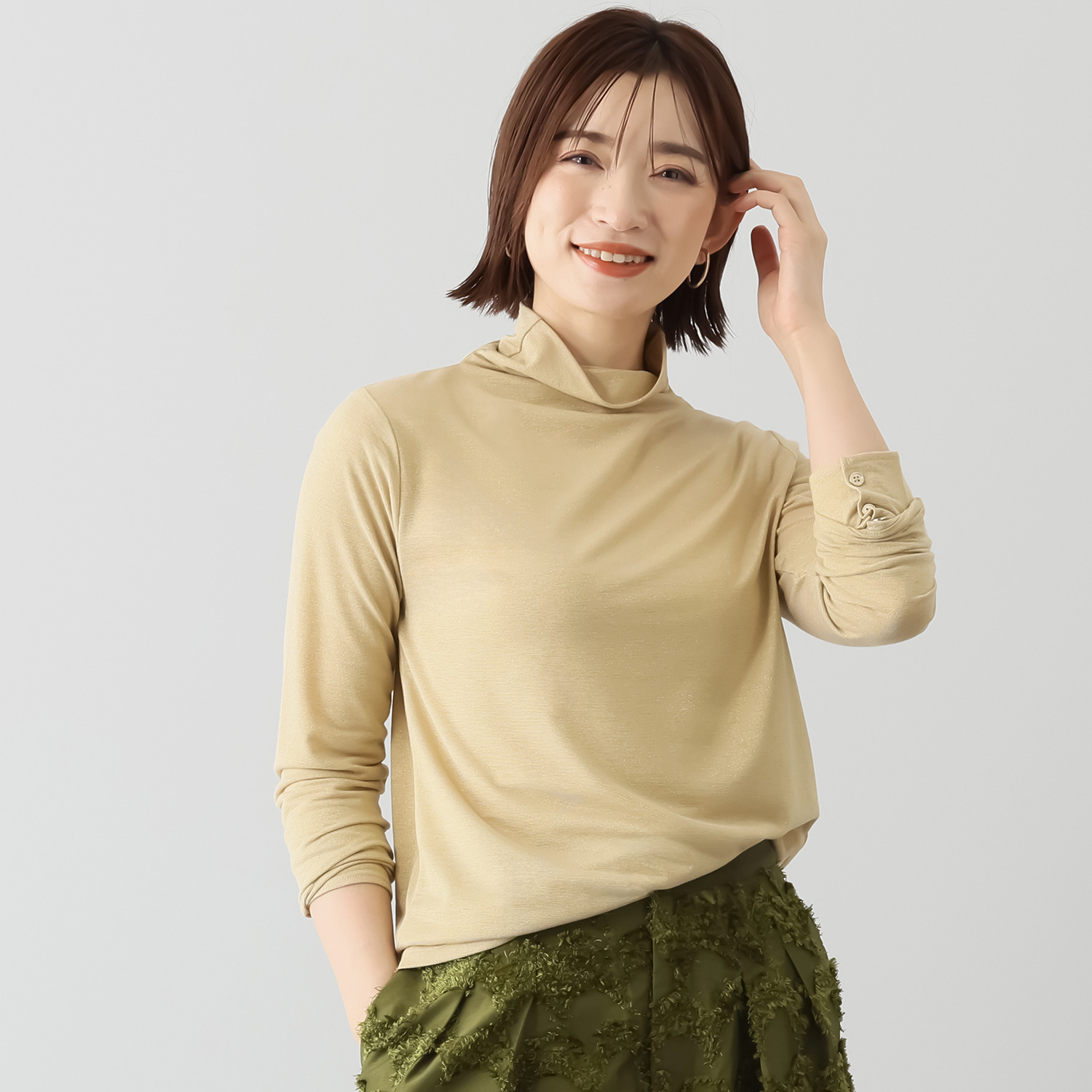 トマケトマ シームレスネック 袖口ボタンアクセント ラメカットソー プルオーバー