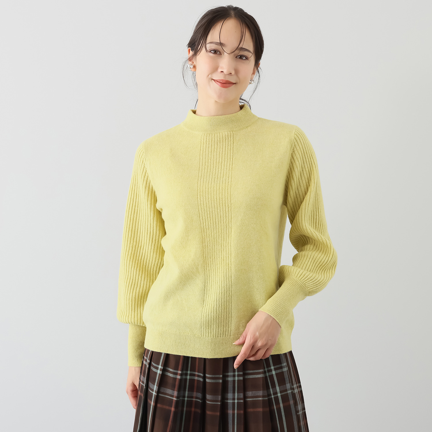 エヌエフ 自社牧場で育った ウール１００％ モックネックプルオーバー