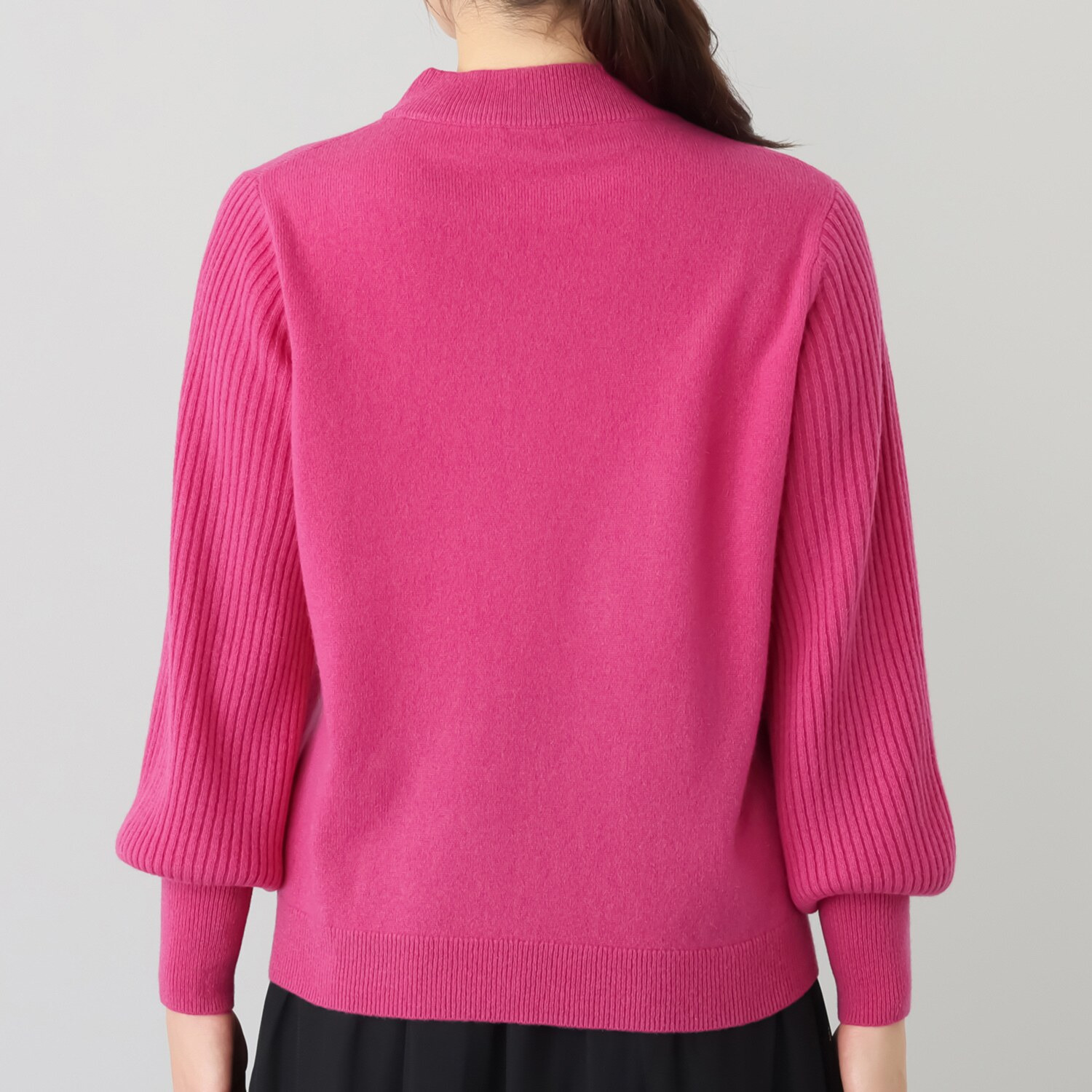 エヌエフ 自社牧場で育った ウール１００％ モックネックプルオーバー