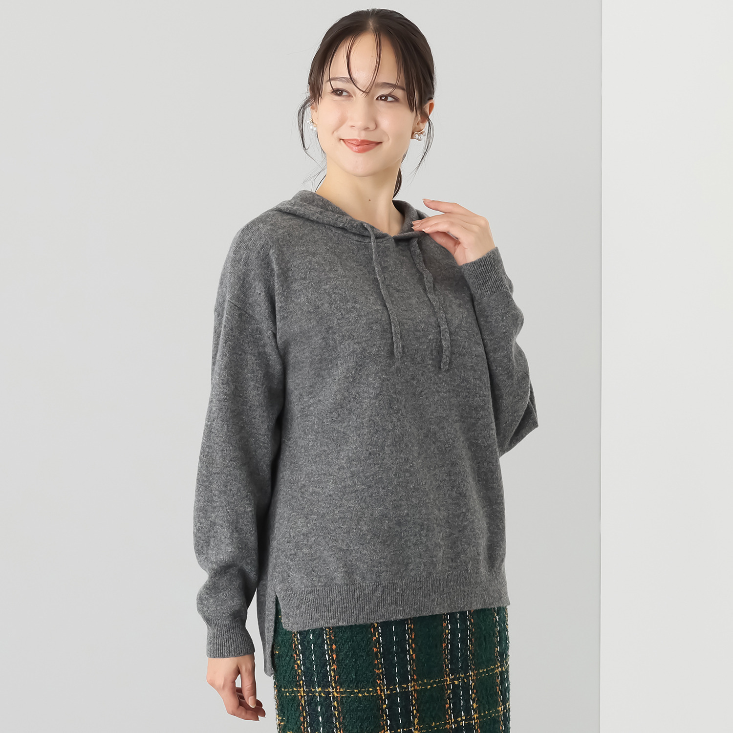 エヌエフ 自社牧場で育った ウール１００％ ニットパーカー