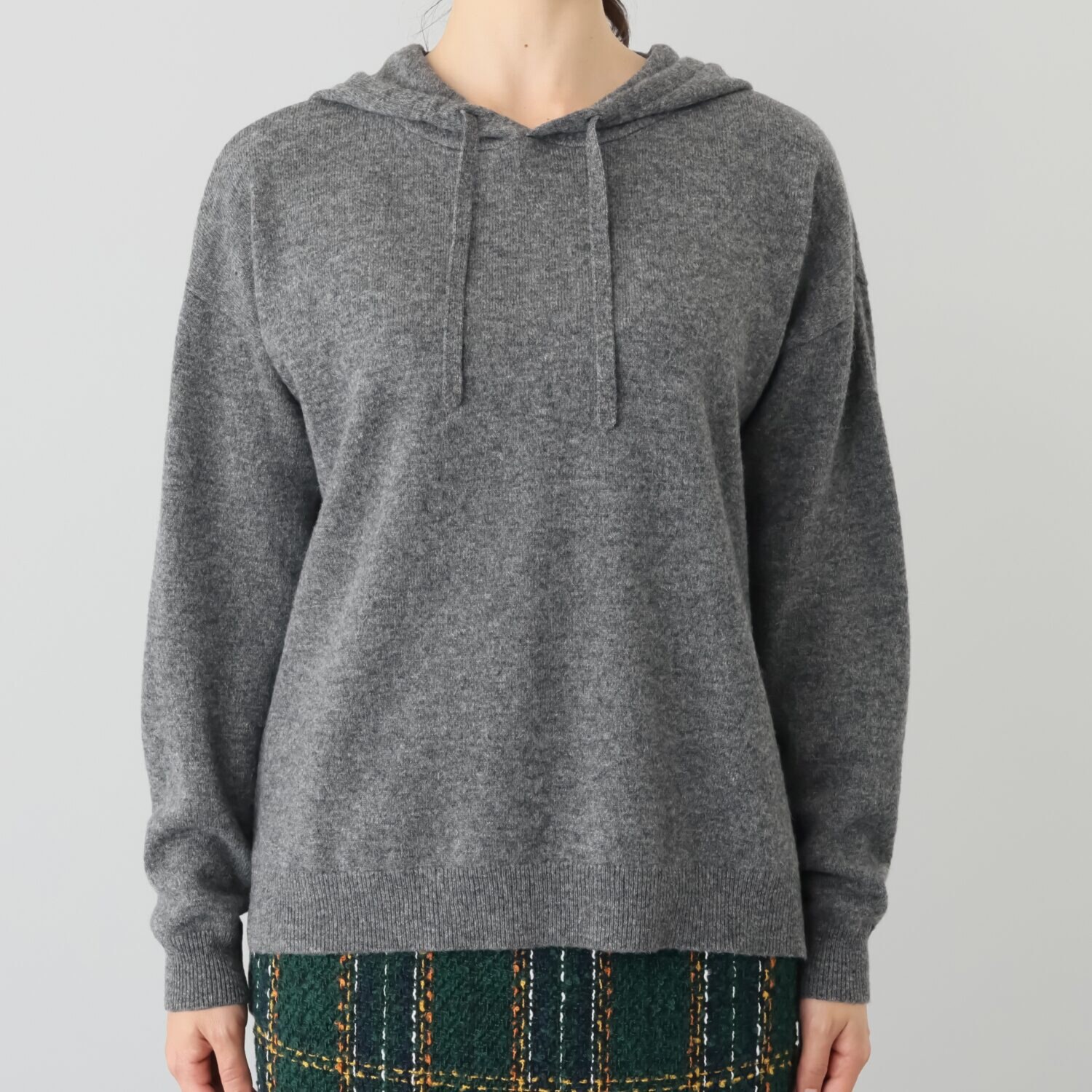 エヌエフ 自社牧場で育った ウール１００％ ニットパーカー