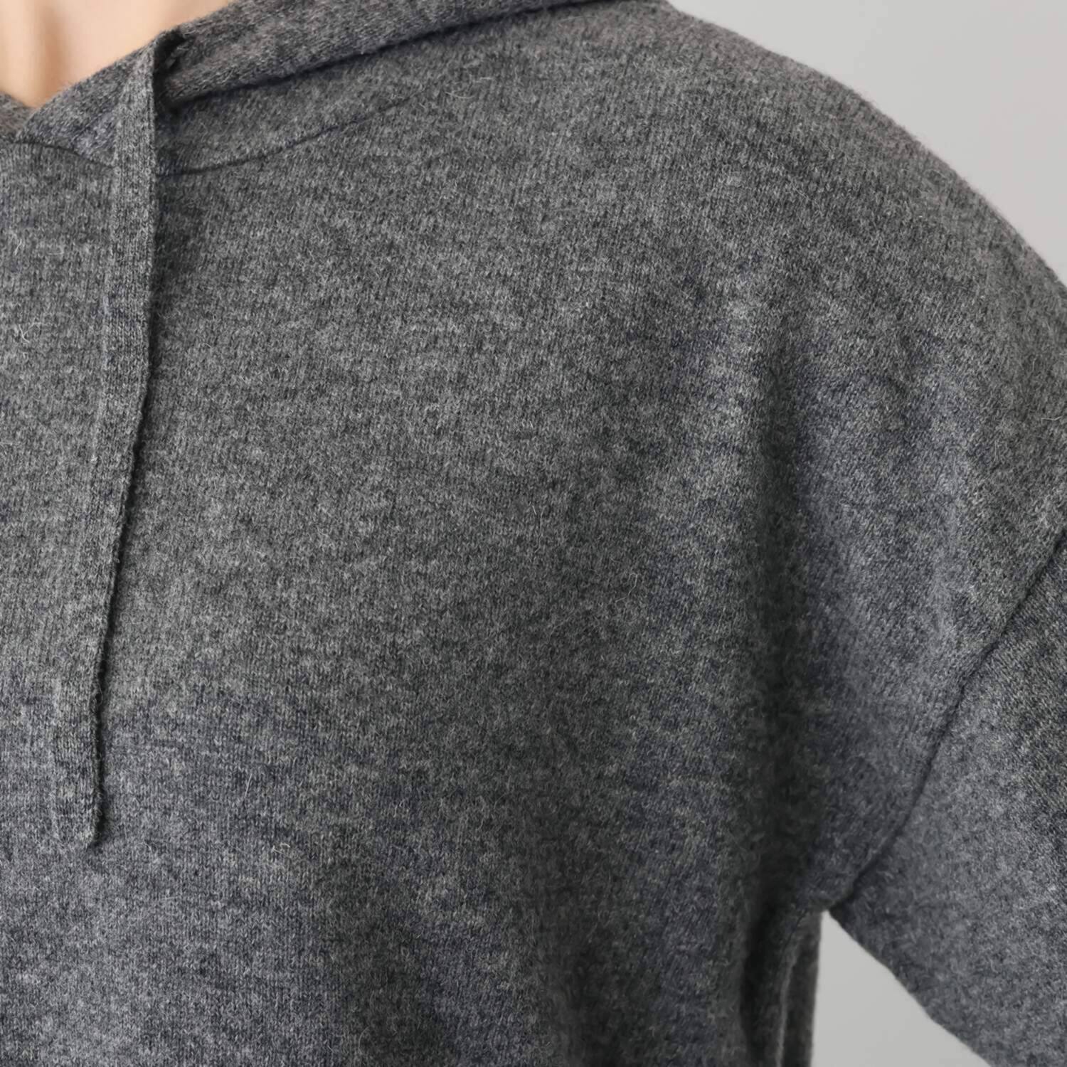 エヌエフ 自社牧場で育った ウール１００％ ニットパーカー