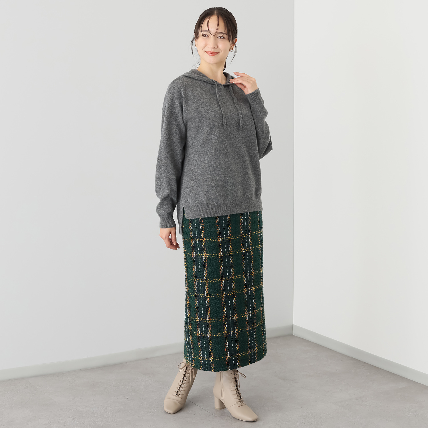 エヌエフ 自社牧場で育った ウール１００％ ニットパーカー