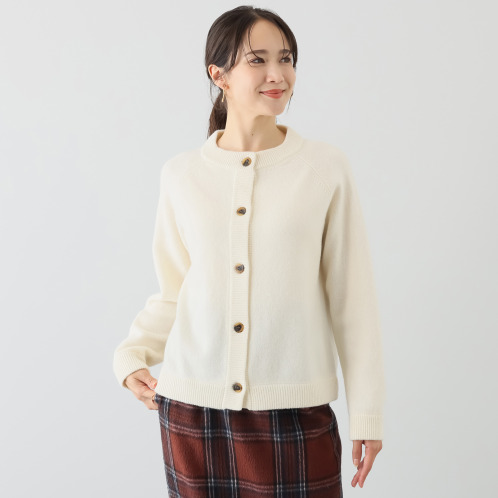 エヌエフ　自社牧場で育った　ウール１００％　クルーネックカーディガン