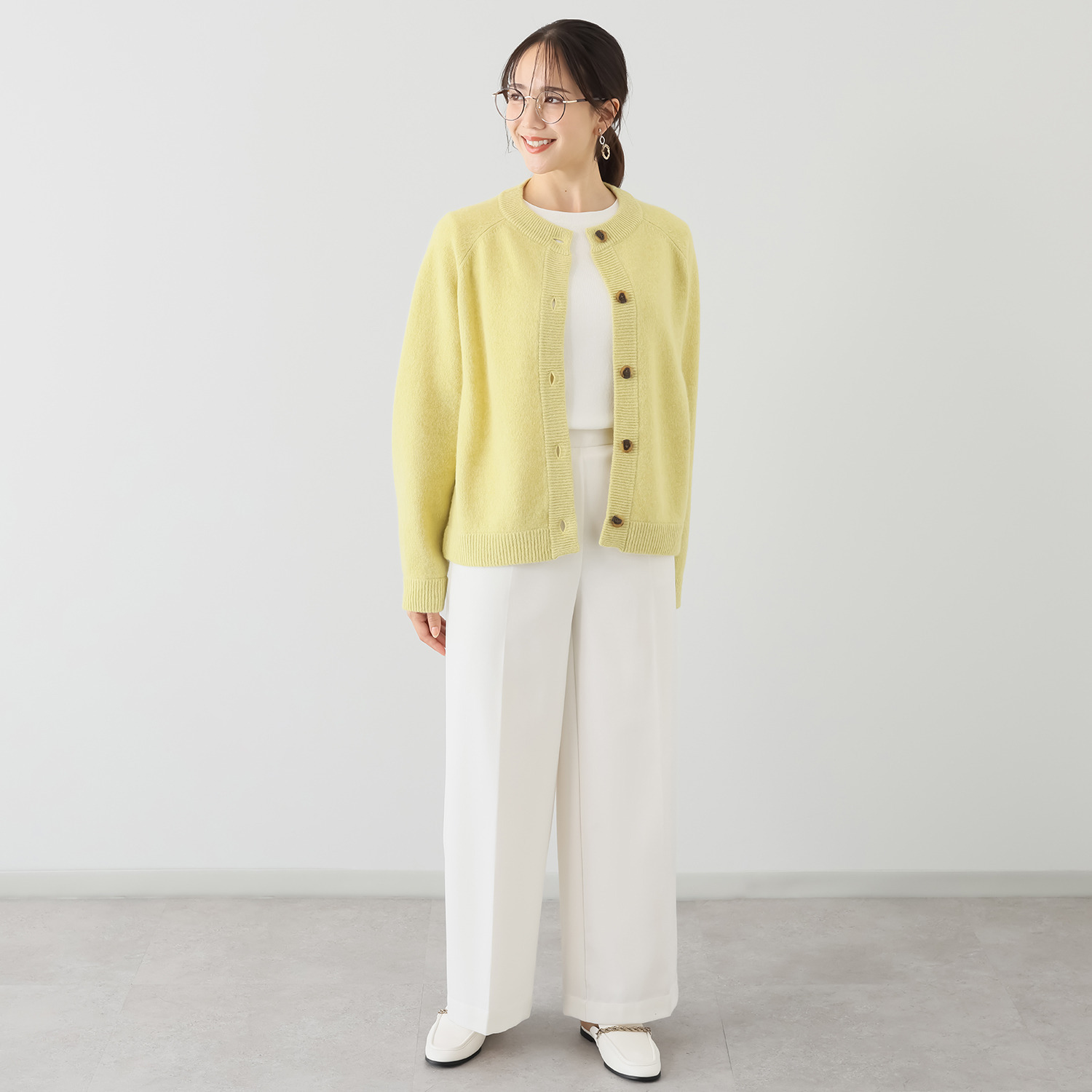 エヌエフ 自社牧場で育った ウール１００％ クルーネックカーディガン