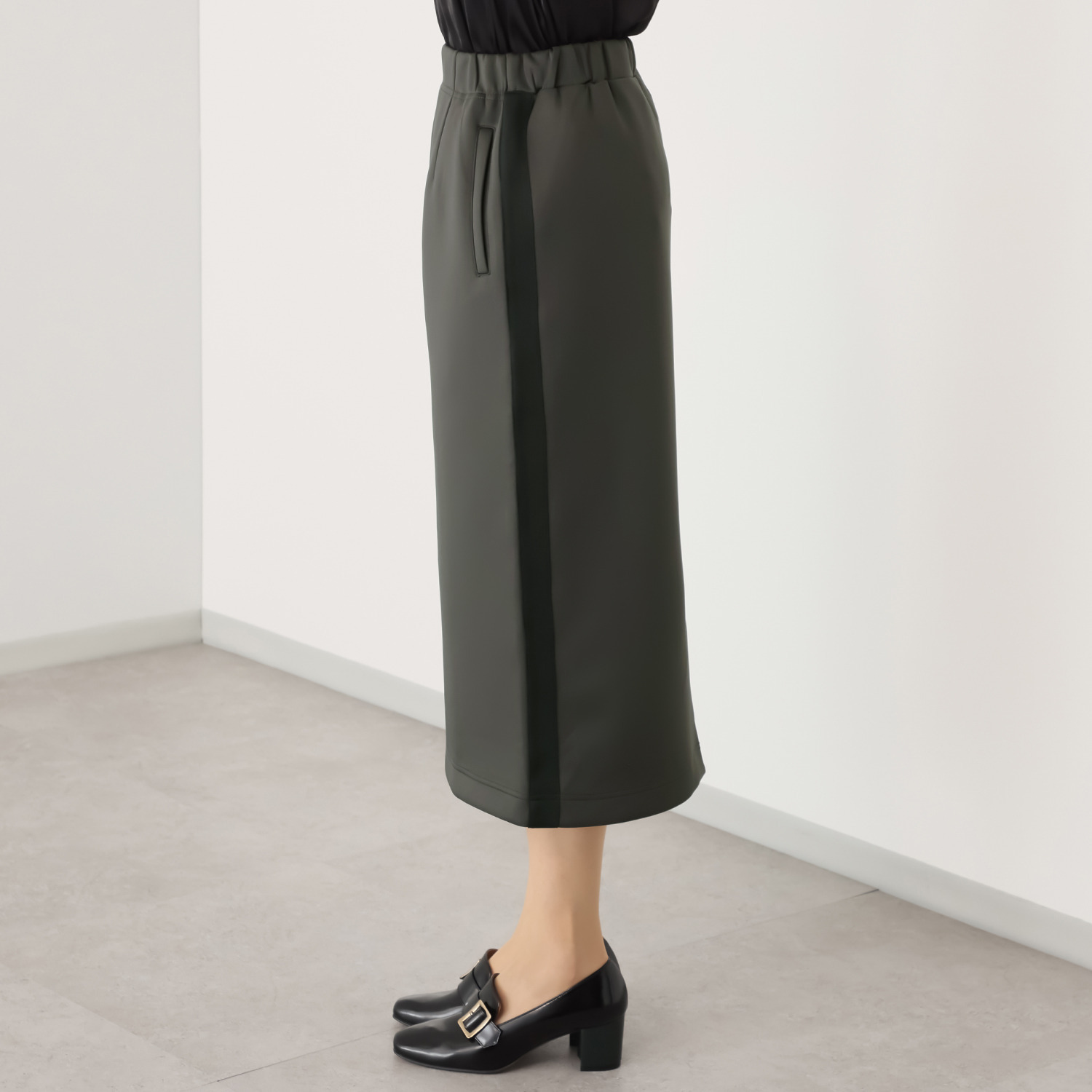 ミューリエ 大人フェミニンな スポーティーミックス サイドラインスカート