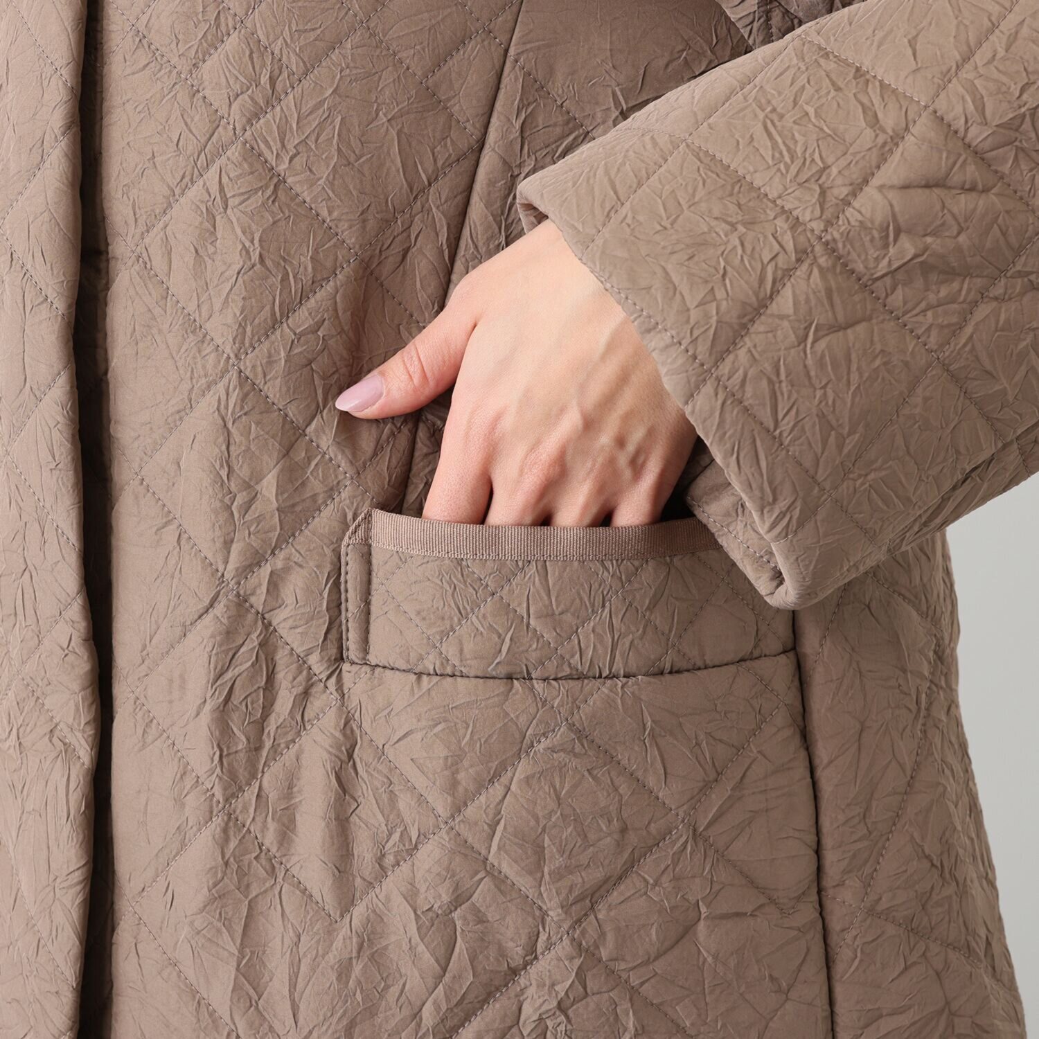 元町ゼラール ワッシャータフタ グラデーションキルト ミドル丈フーディーコート