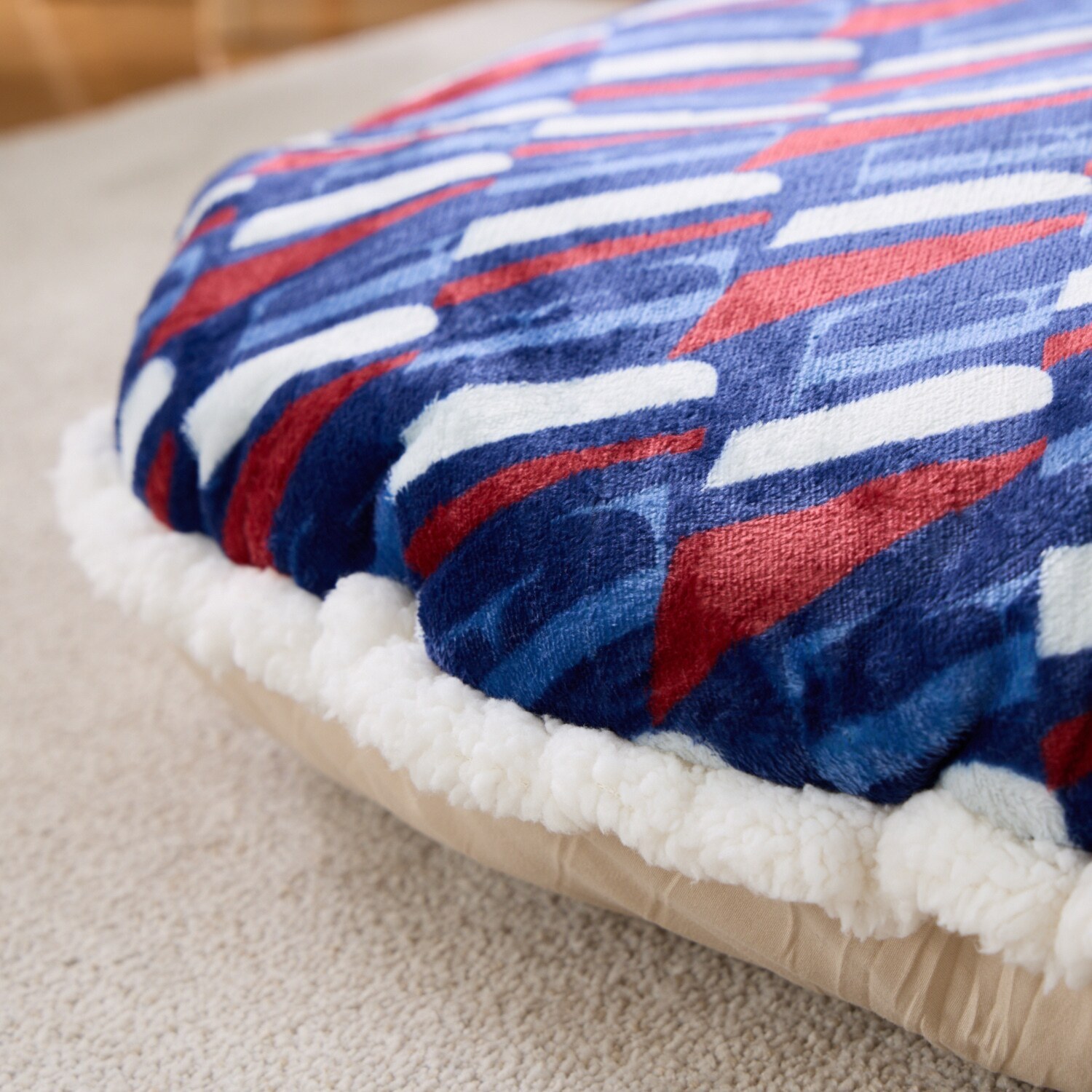 ＥＬＬＥ　ＨＯＭＥ ウィンターコレクション バーガークッション ＜直径９０ｃｍ＞