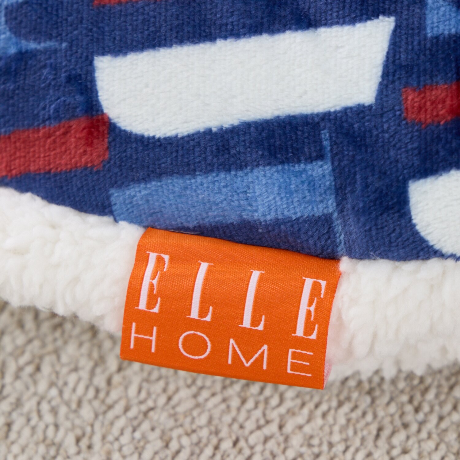 ＥＬＬＥ　ＨＯＭＥ ウィンターコレクション バーガークッション ＜直径９０ｃｍ＞