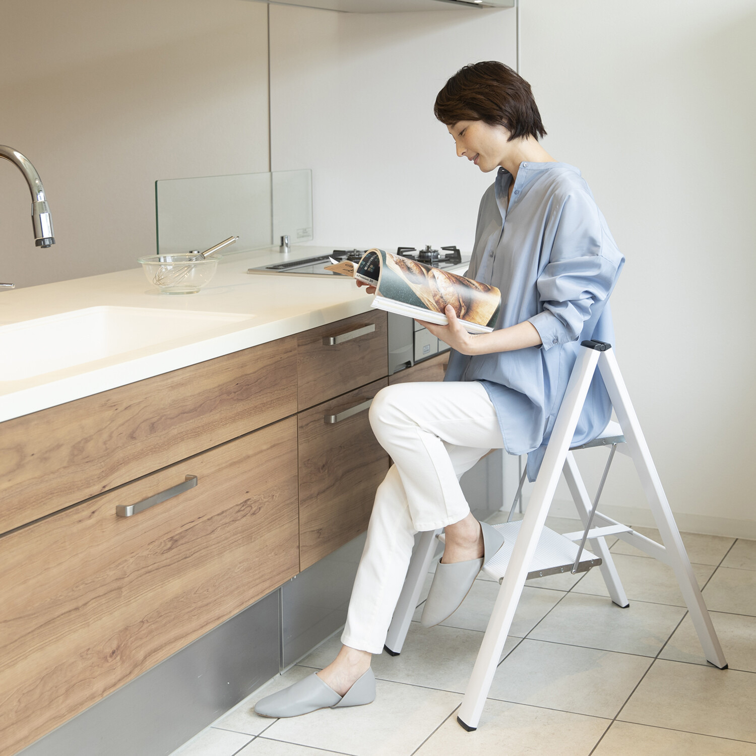 創業７０周年の 国内老舗メーカー発！ 幅広ステップなのに すっきり畳める スリムステップ２段