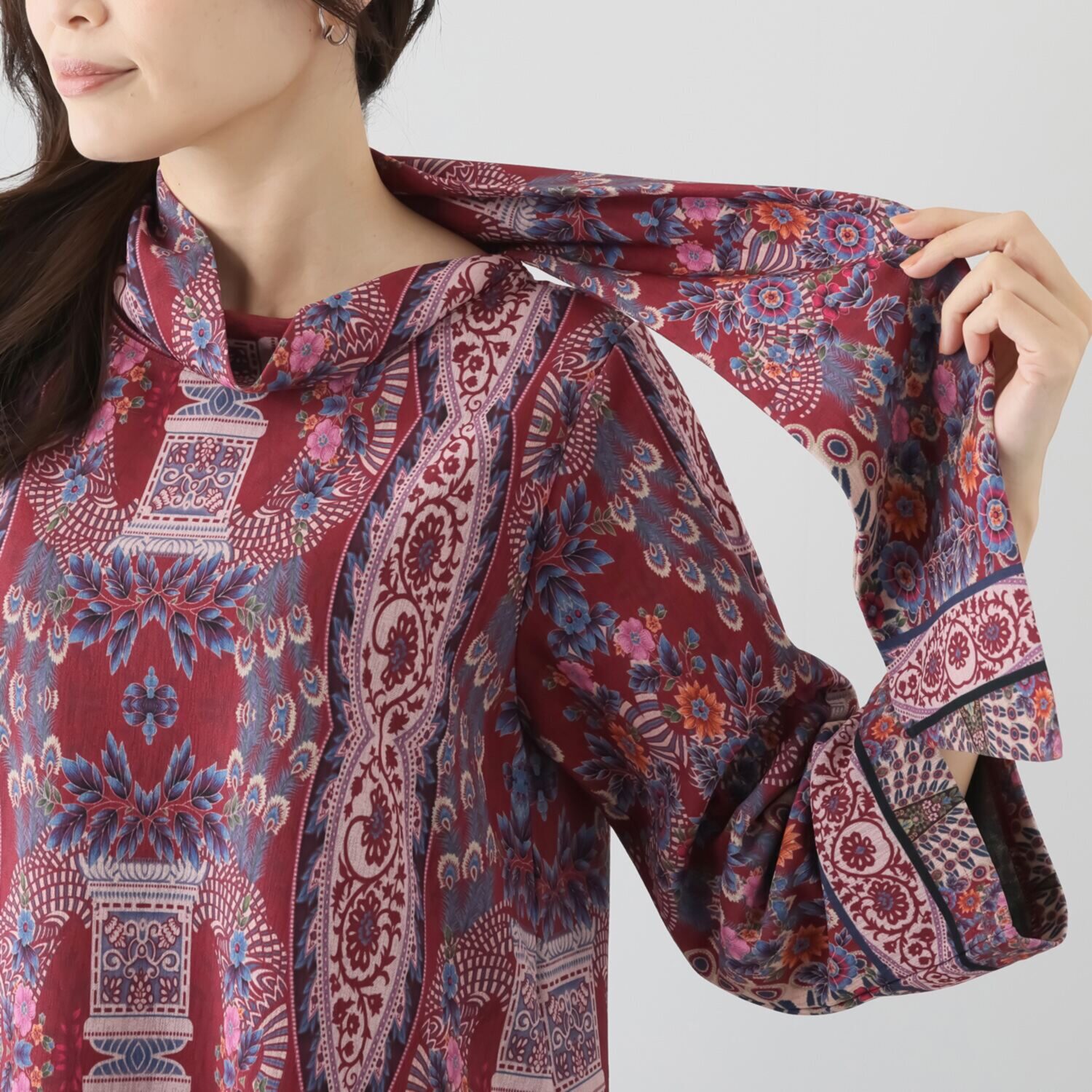 コイビトミサキ オリエンタル柄 ネックアクセント チュニック