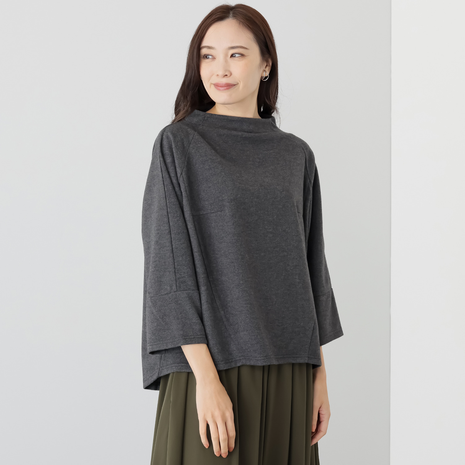 コイビトミサキ バックボタンデザイン 微起毛プルオーバー