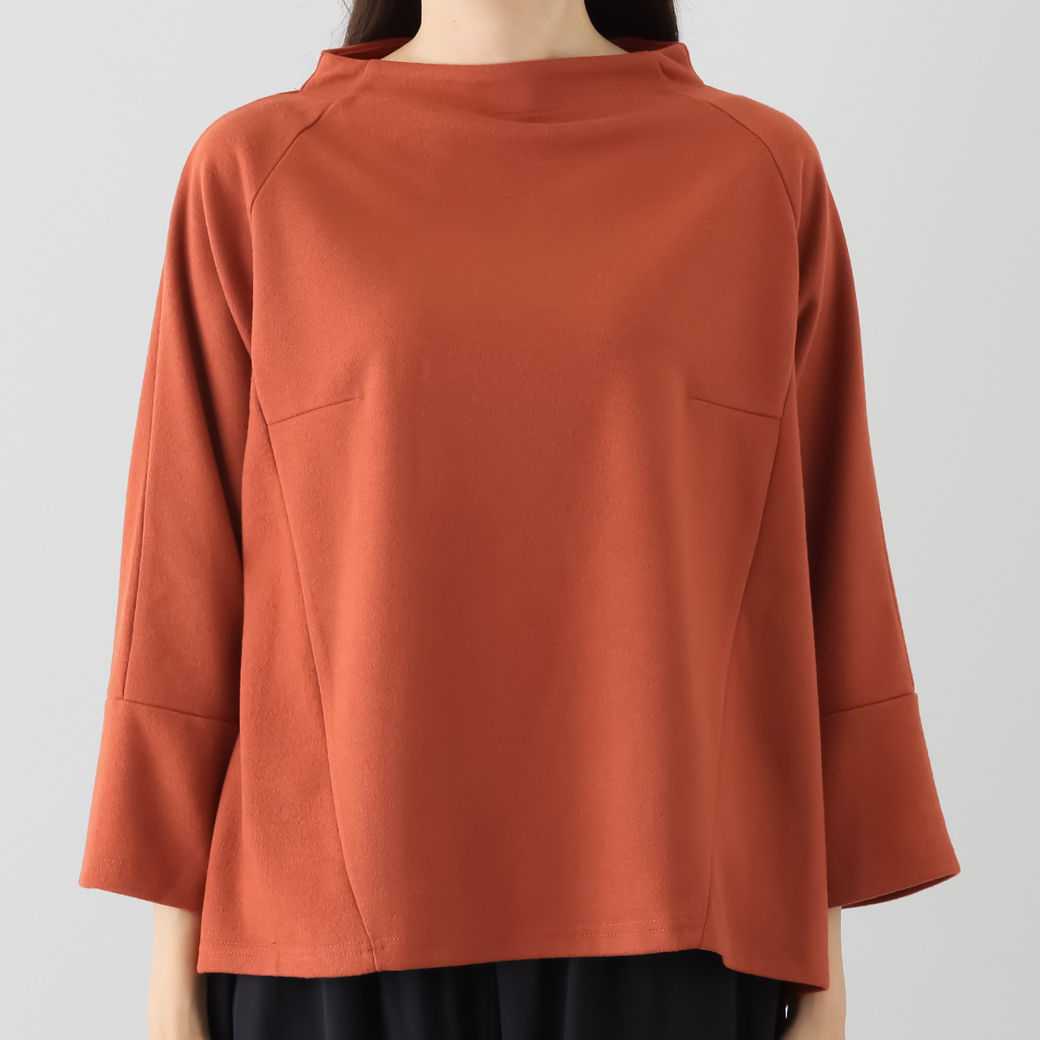 コイビトミサキ バックボタンデザイン 微起毛プルオーバー