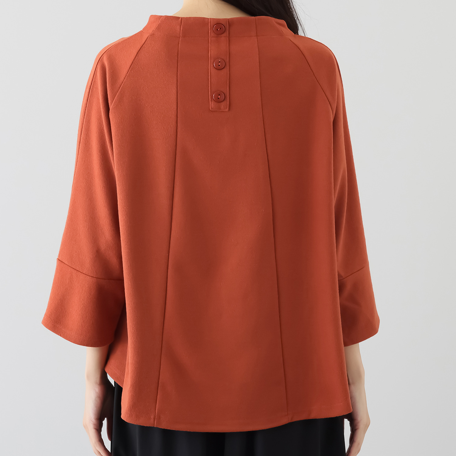 コイビトミサキ バックボタンデザイン 微起毛プルオーバー