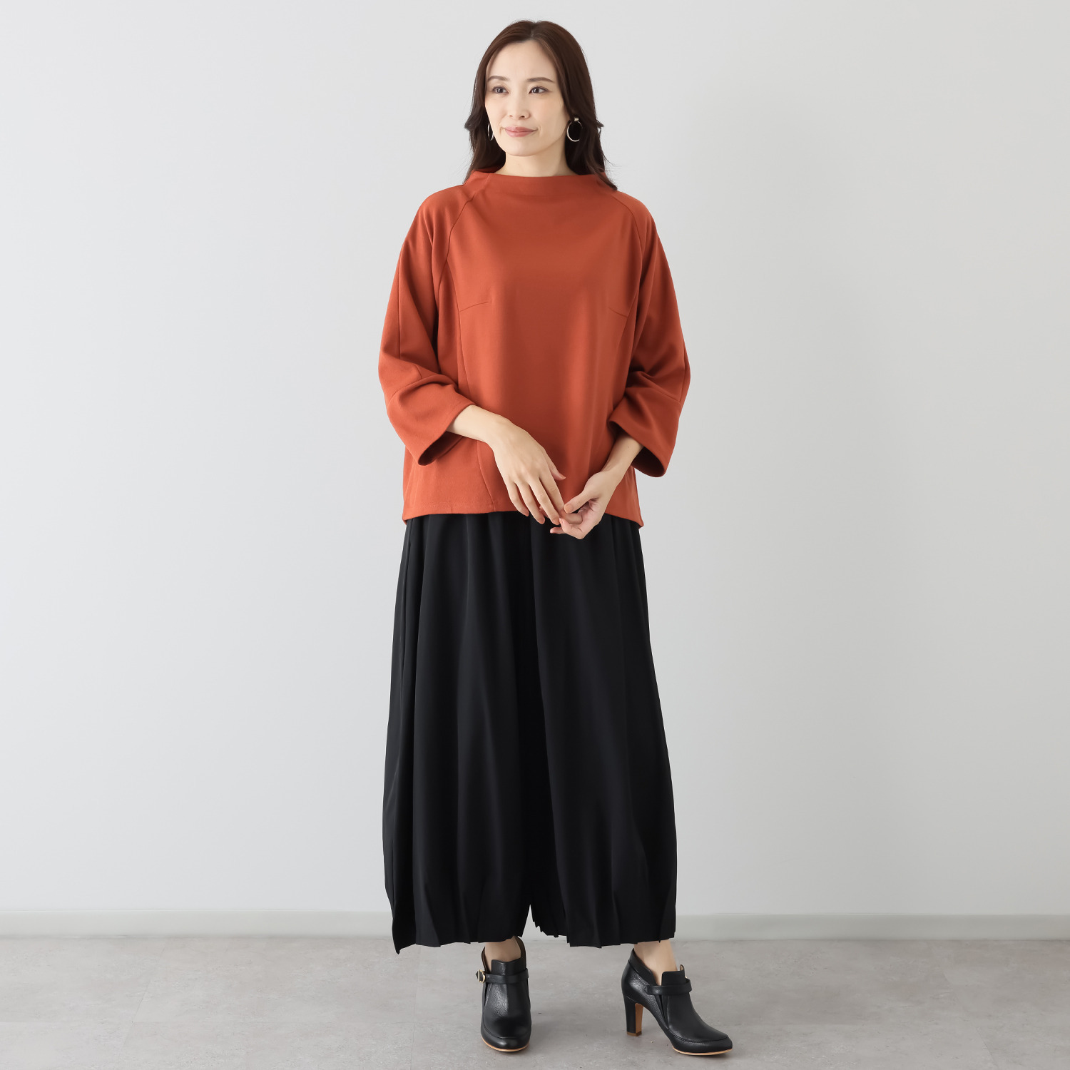 コイビトミサキ バックボタンデザイン 微起毛プルオーバー