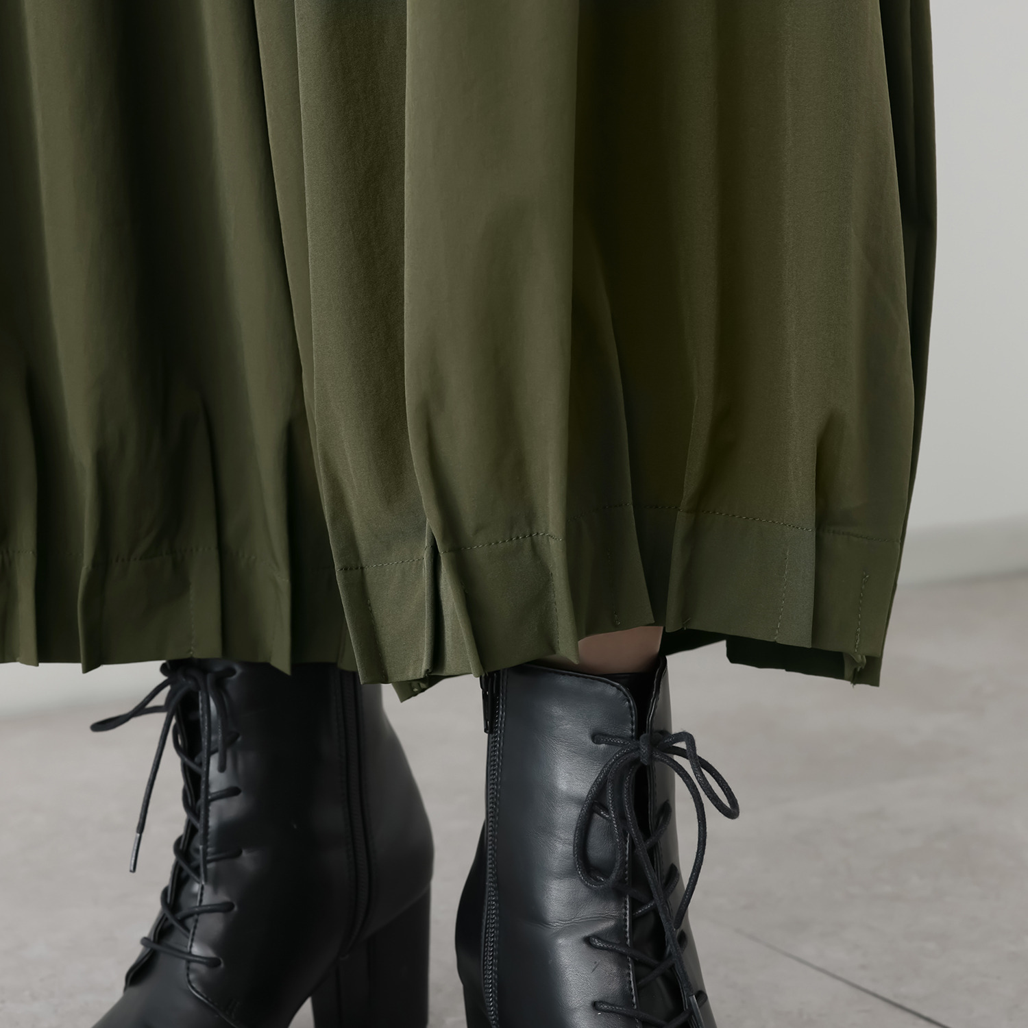 コイビトミサキ タックアクセント バルーンパンツ