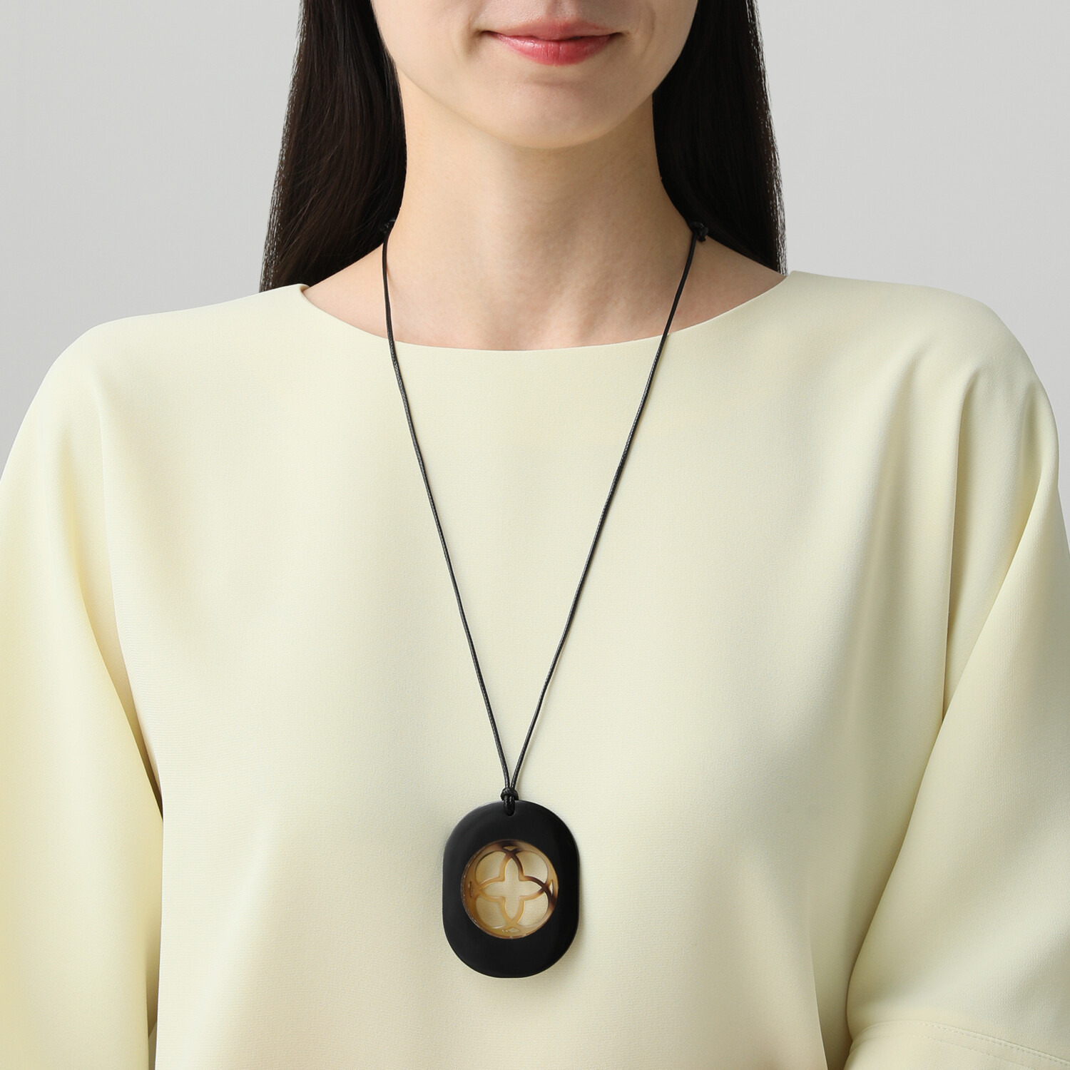 グレイスモア 水牛 クローバーカットワーク スライドコード ロングネックレス