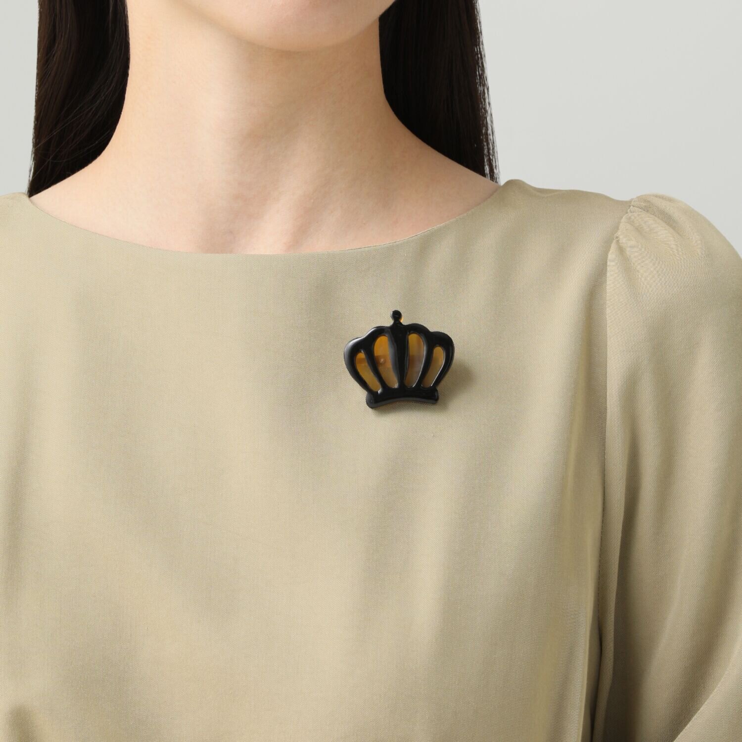 グレイスモア 水牛 バイカラー クラウンデザイン ブローチ